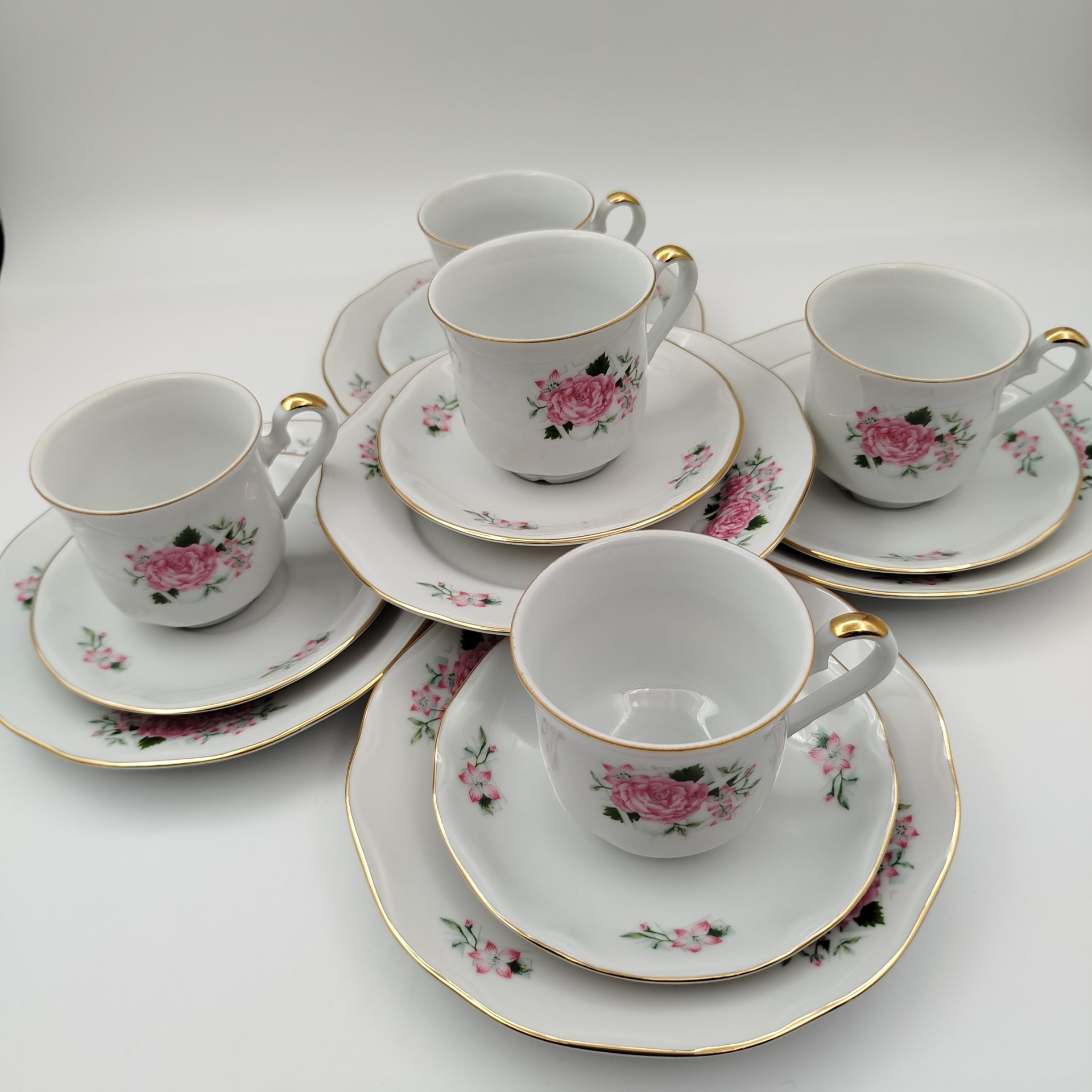 Набор чайный на 5 персон (16 предметов), украшенный цветочным декором, фарфор, деколь, золочение, Epiag D. F., Чехословакия, 1980-1990 гг.
