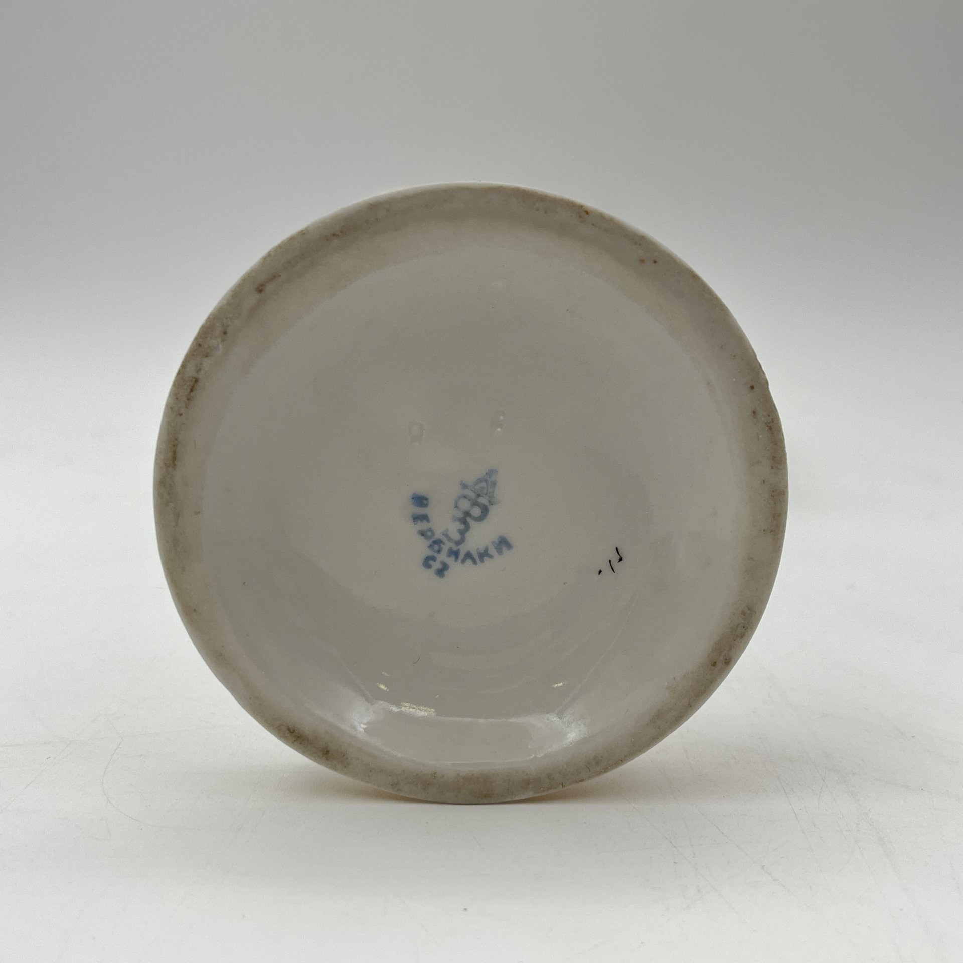 Статуэтка "Балерина с цветком", скульптор О. С. Артамонова, фарфор, роспись, люстр, золочение, Дмитровский фарфоровый завод (ДФЗ Вербилки), СССР, 1954-1965 гг.