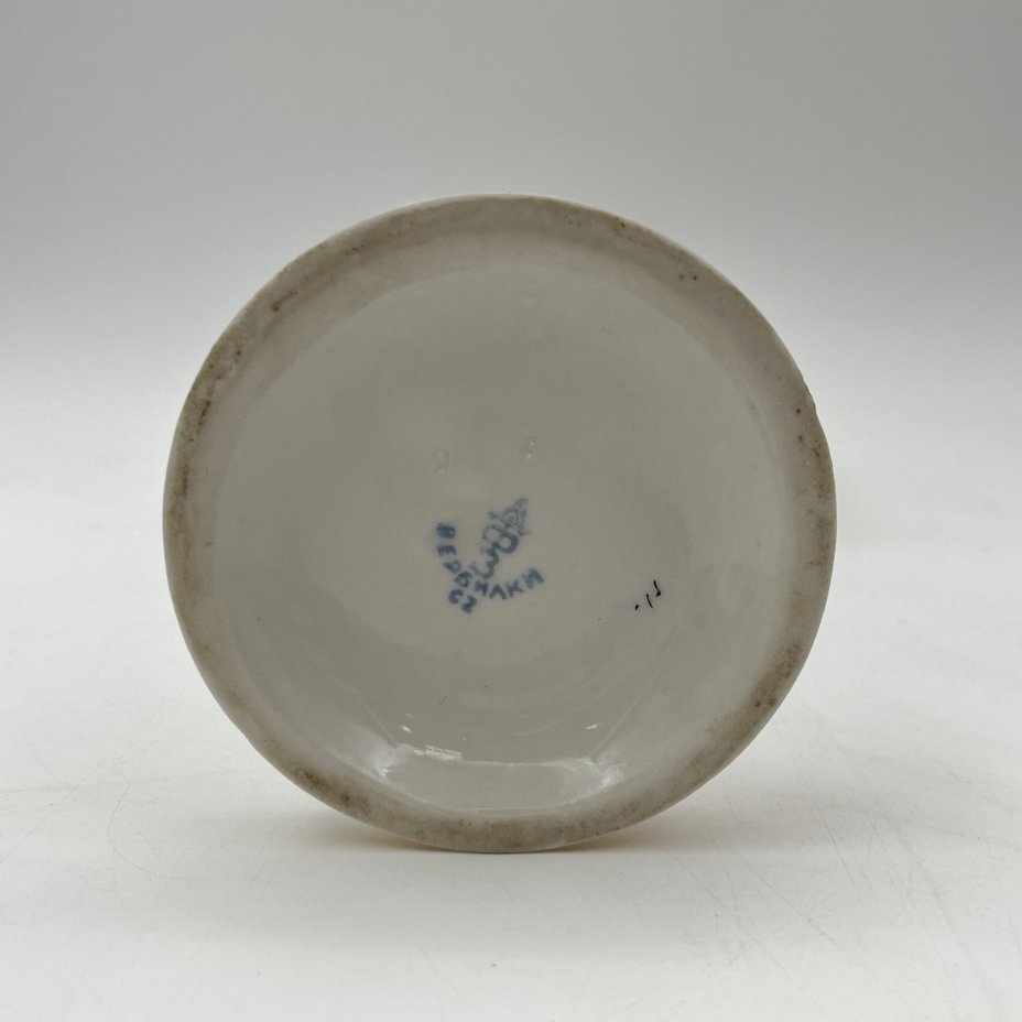 Статуэтка "Балерина с цветком", скульптор О. С. Артамонова, фарфор, роспись, люстр, золочение, Дмитровский фарфоровый завод (ДФЗ Вербилки), СССР, 1954-1965 гг.