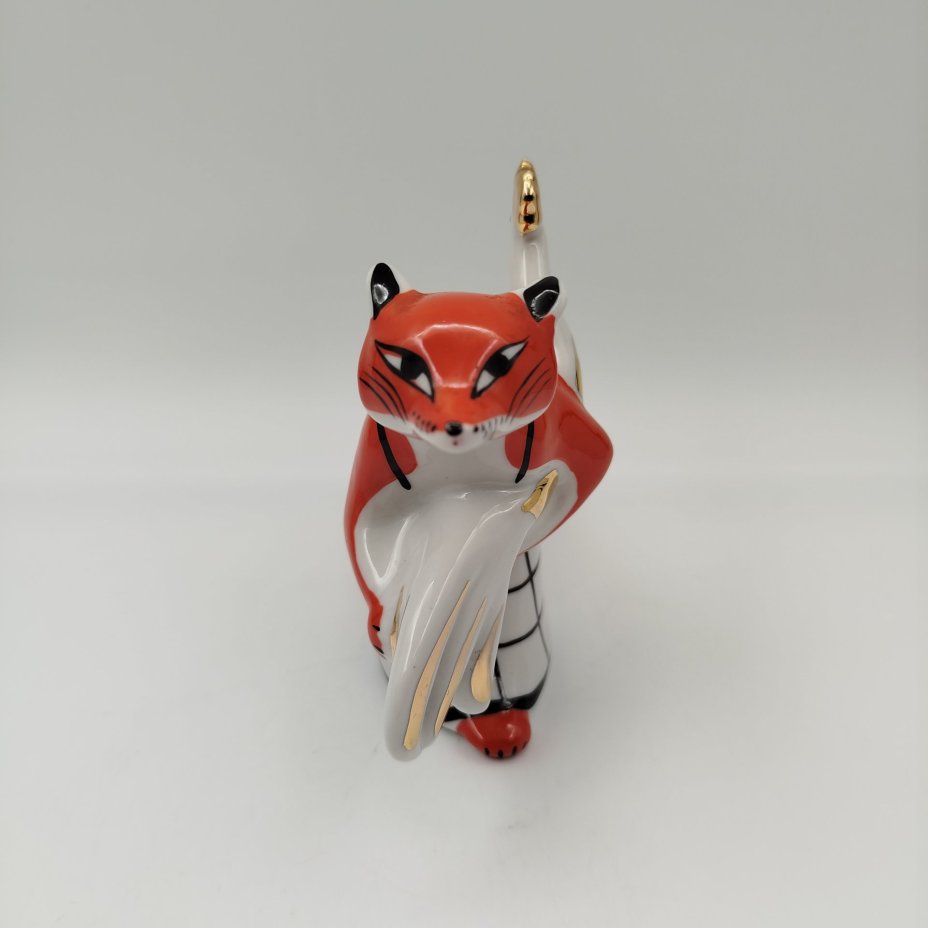 Статуэтка "Лиса с петухом", фарфор, роспись, золочение, Дмитровский фарфоровый завод (ДФЗ Вербилки), Россия, 1991-2012 гг.