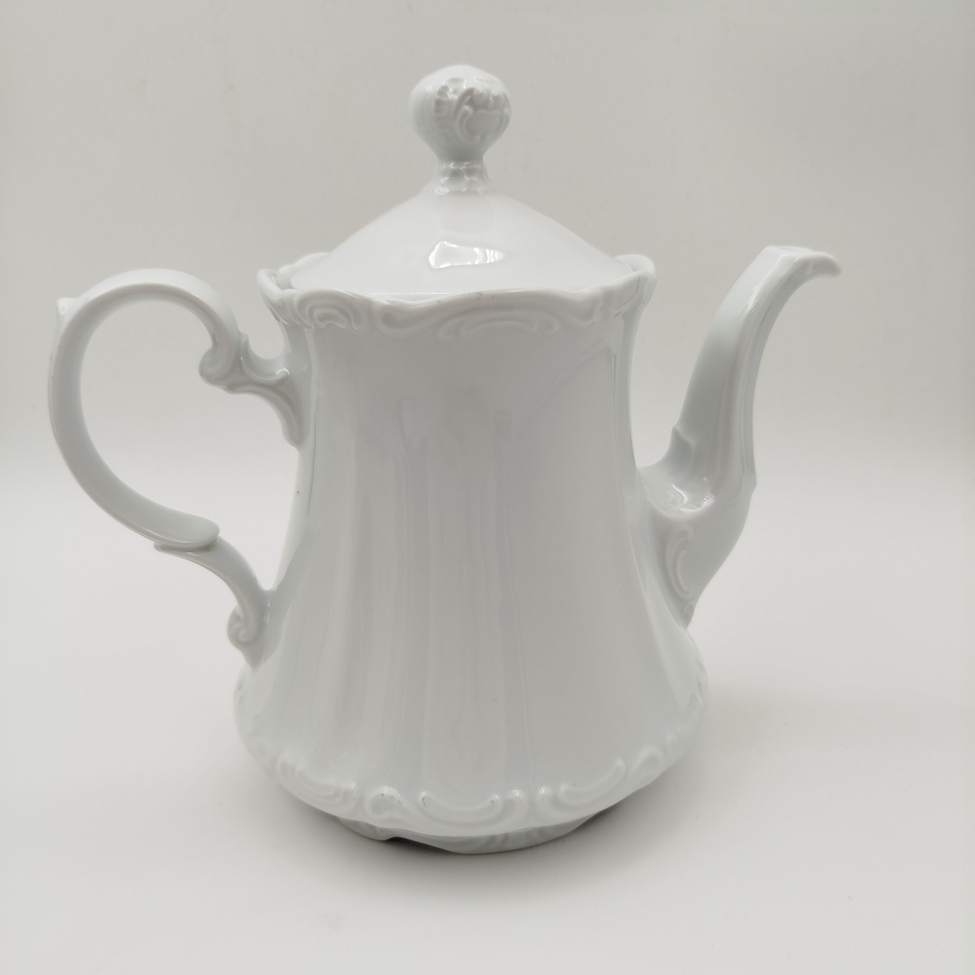 Кофейник, украшенный ажурным бортом, фарфор, Mitterteich Bavaria, Германия, 1950-1990 гг., Mitterteich Bavaria