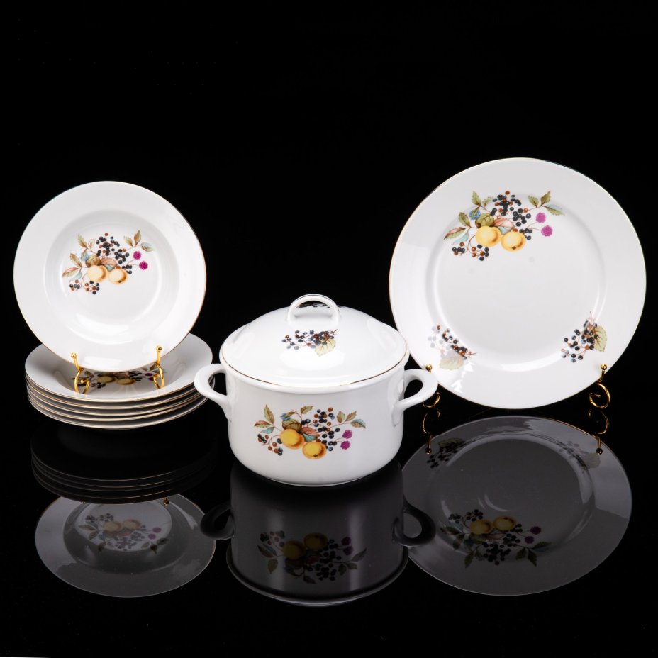 Набор суповой "Ягоды и фрукты" на 6 персон (8 предметов), фарфор, деколь, золочение, Graf Von Henneberg Porzellan, 1777 Jlmenau, ГДР, 1970-1980 гг.