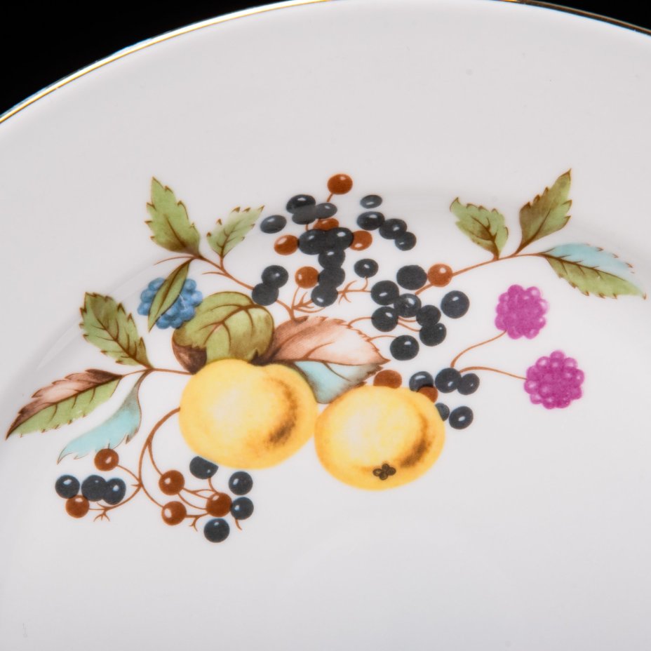 Набор суповой "Ягоды и фрукты" на 6 персон (8 предметов), фарфор, деколь, золочение, Graf Von Henneberg Porzellan, 1777 Jlmenau, ГДР, 1970-1980 гг.