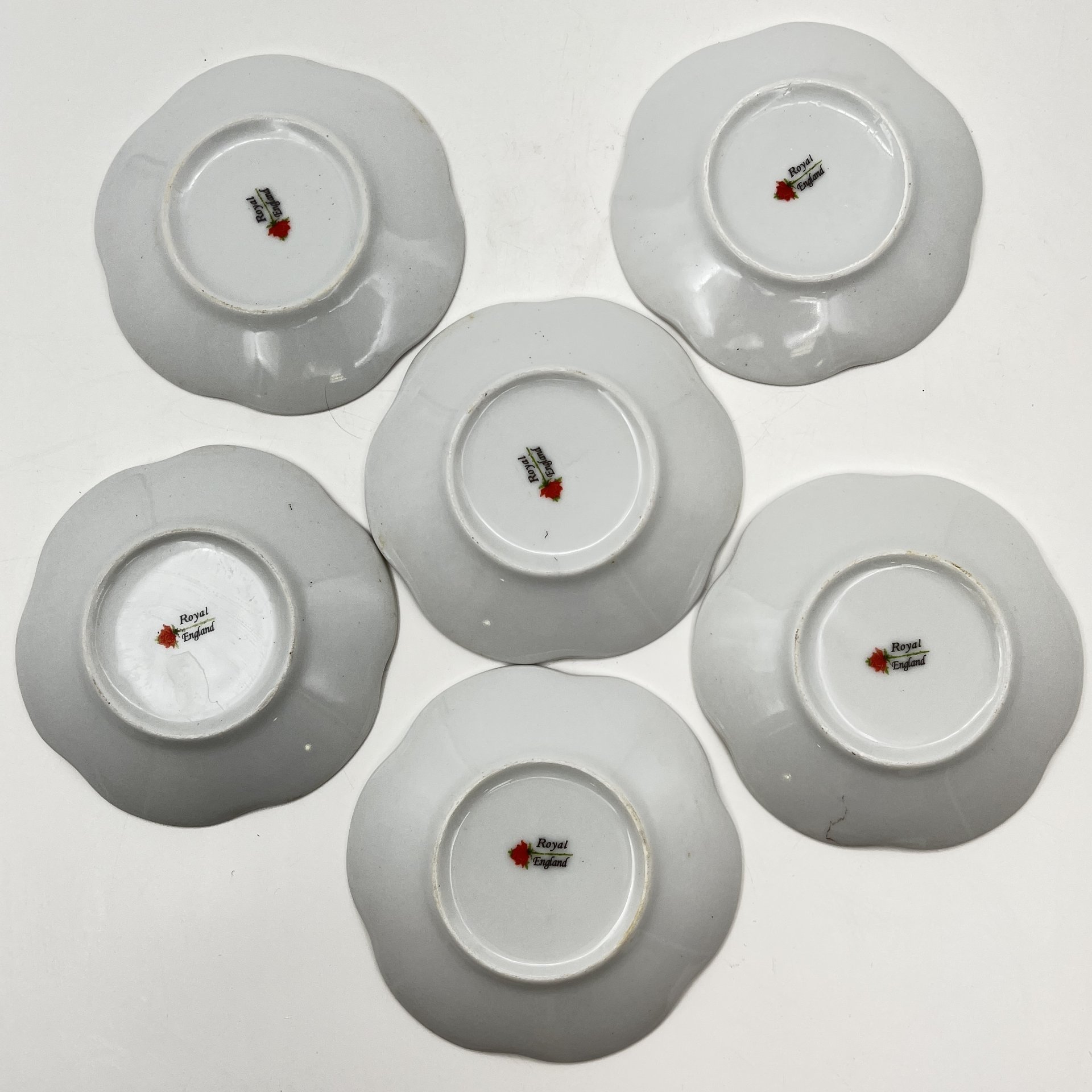 Набор кофейных пар в оригинальной коробке на 6 персон, украшенный изображением бабочек, Royal Classic England, фарфор, деколь, золочение, Великобритания, 1990-2010 гг.