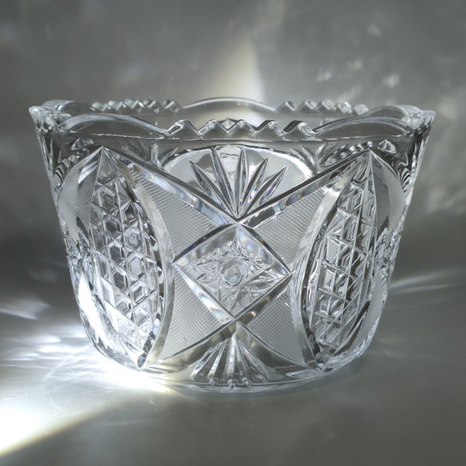 Салатник с резным геометрически декором, хрусталь, алмазная грань, СССР, 1970-1990 гг.