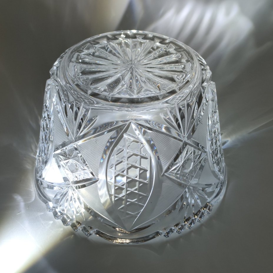 Салатник с резным геометрически декором