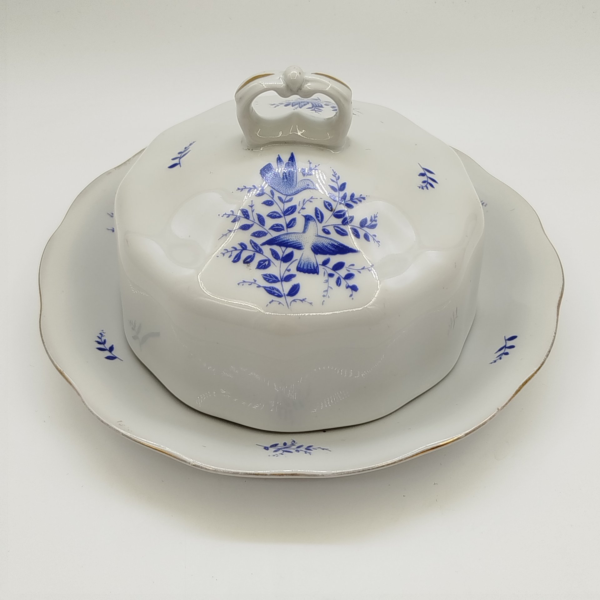Масленка, украшенная орнитологическим декором, Karolina (Фарфоровая мануфактура «Каролина»