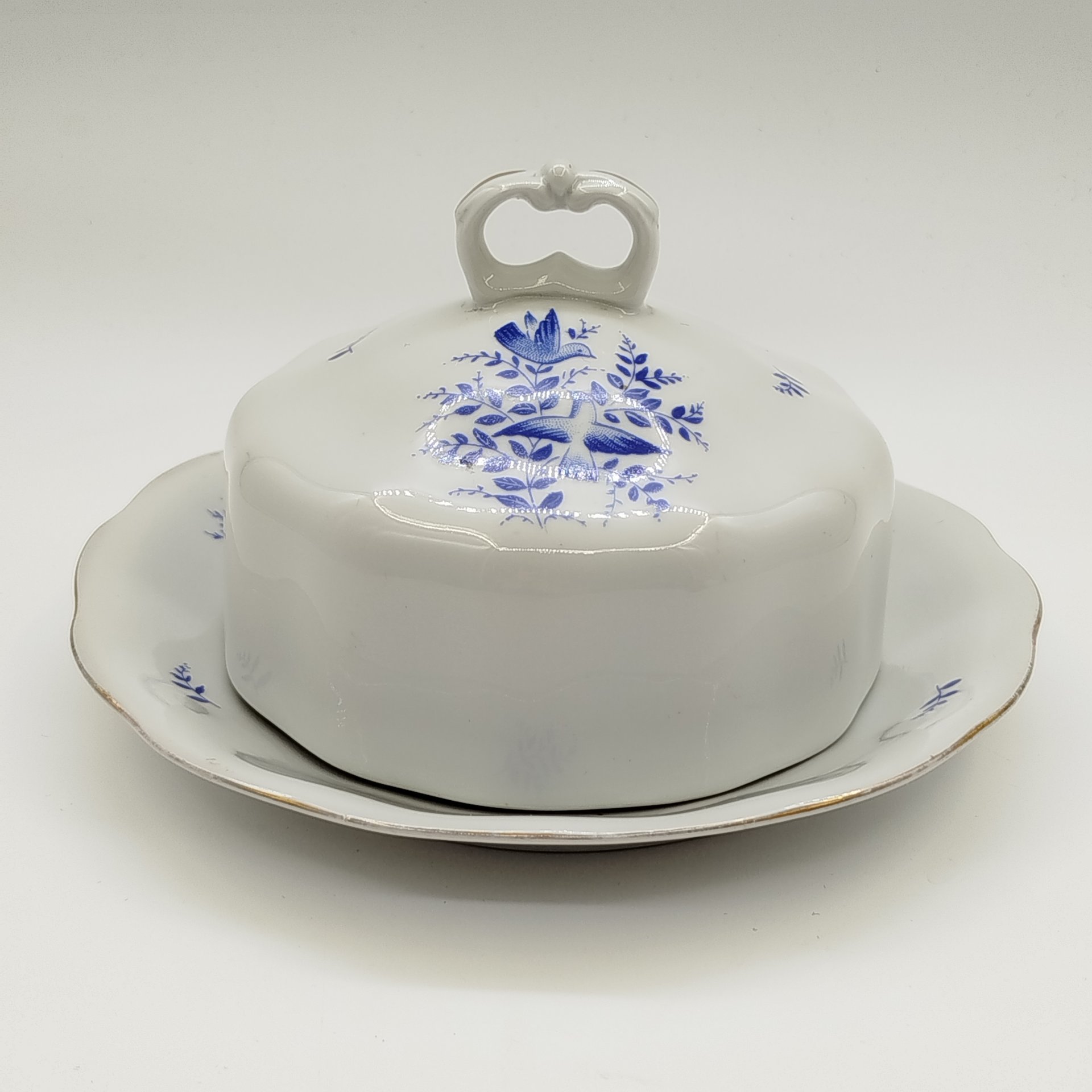 Масленка, украшенная орнитологическим декором, Karolina (Фарфоровая мануфактура «Каролина»