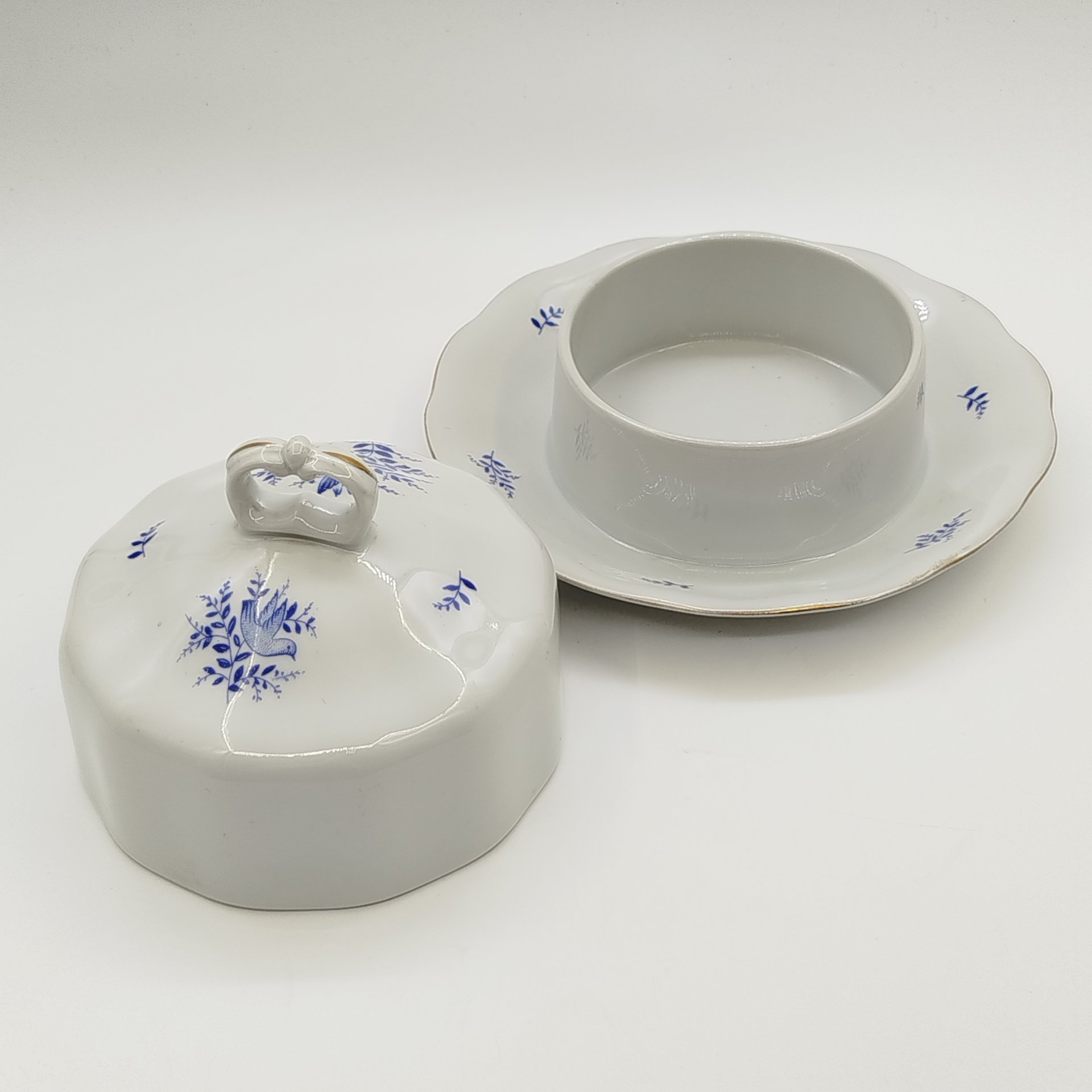 Масленка, украшенная орнитологическим декором, Karolina (Фарфоровая мануфактура «Каролина»