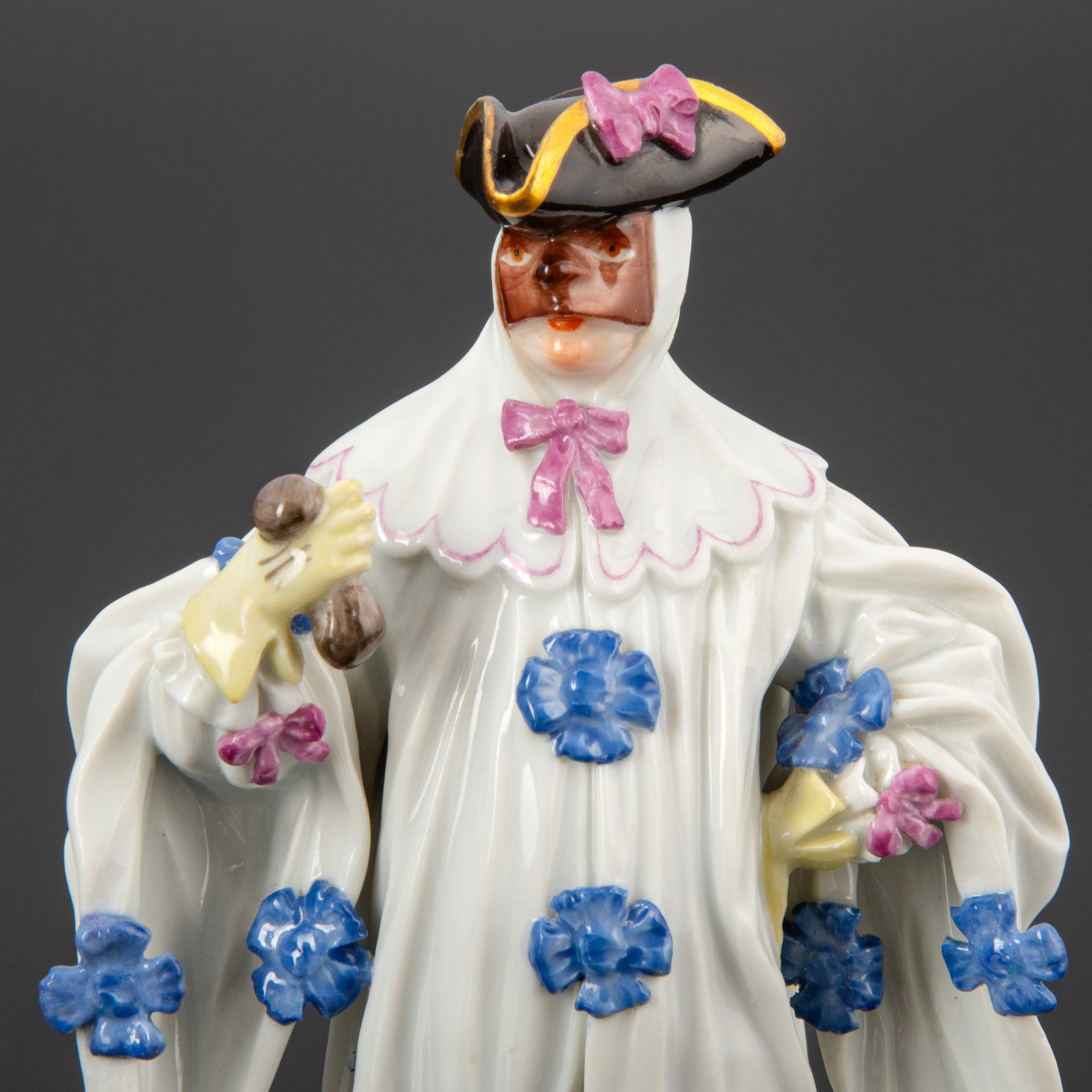 Статуэтка "Юрист" из Commedia dell'Arte (Комедии дель арте), автор модели Иоганн-Иоахим Кэндлер, Meissen (Мейсенский фарфор)