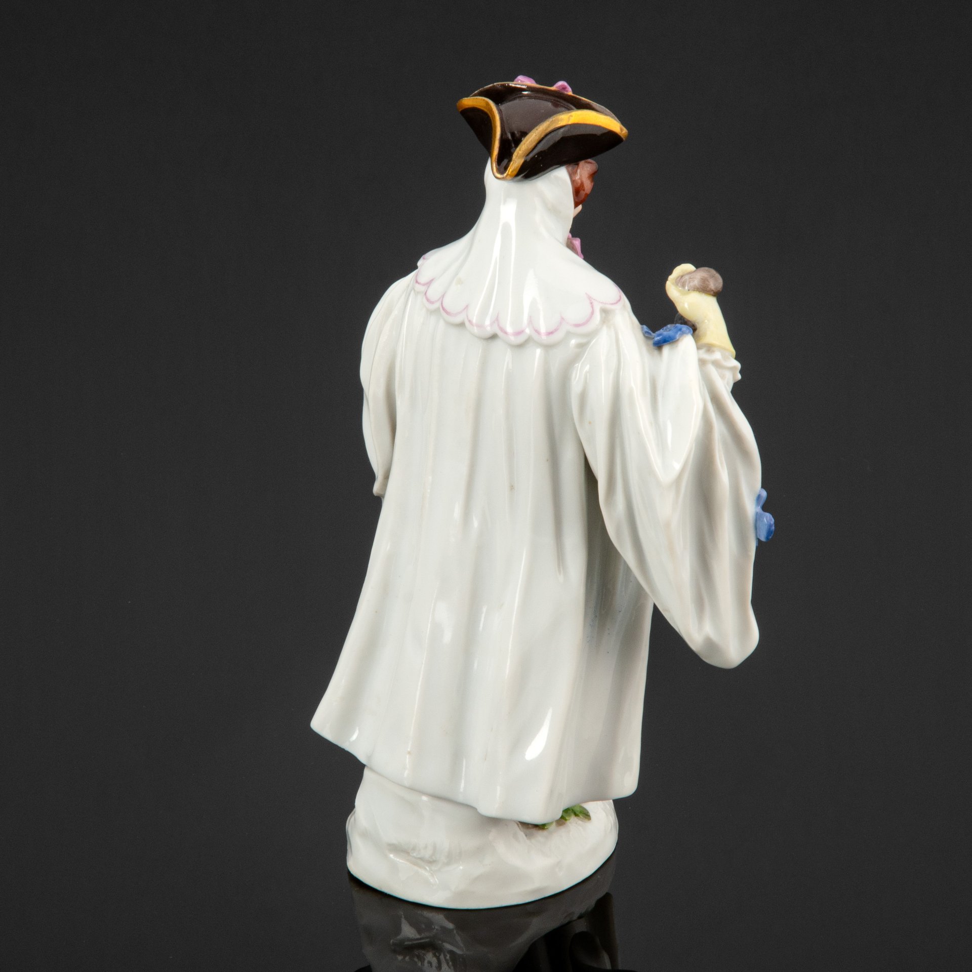 Статуэтка "Юрист" из Commedia dell'Arte (Комедии дель арте), автор модели Иоганн-Иоахим Кэндлер, Meissen (Мейсенский фарфор)
