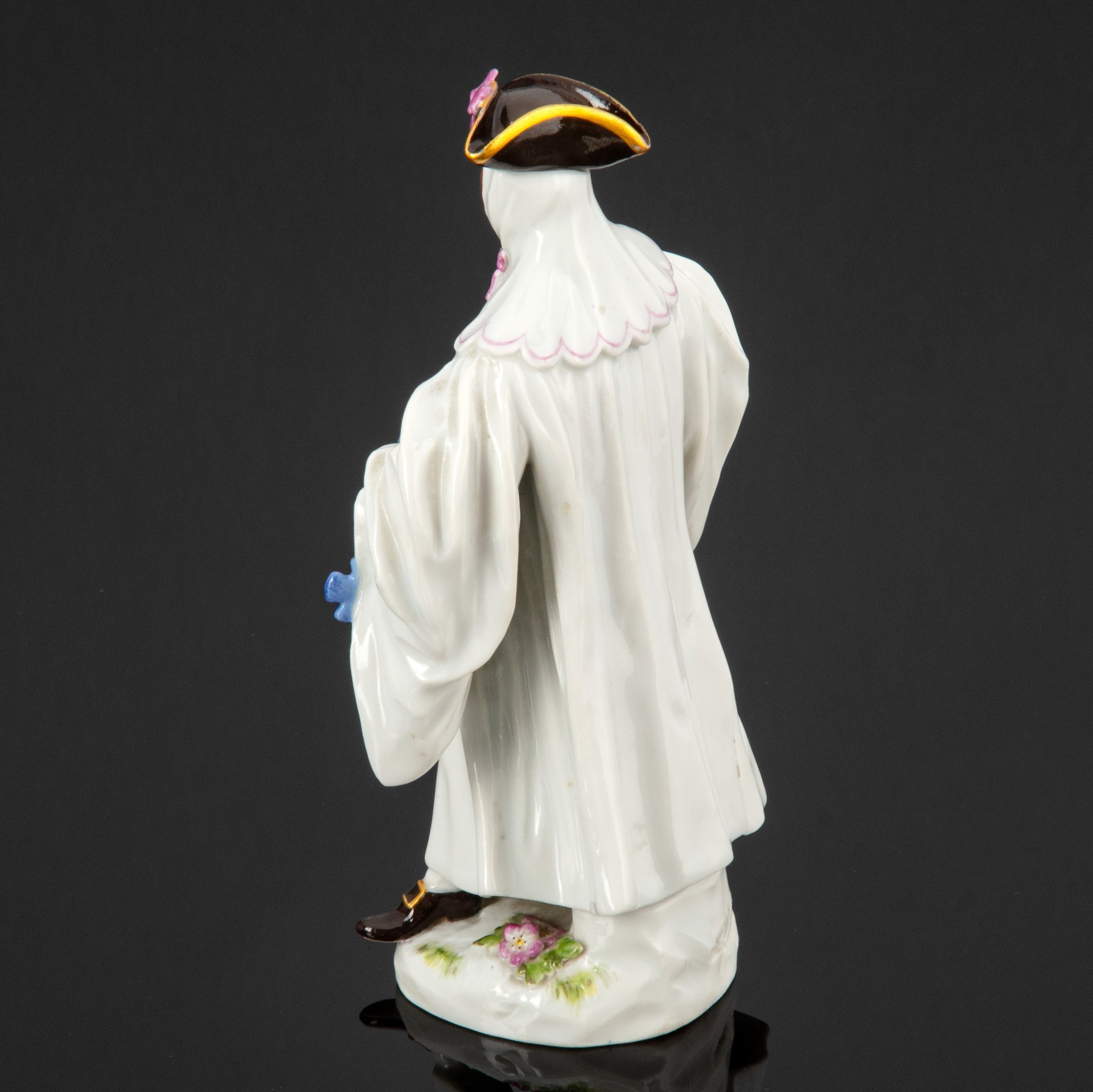 Статуэтка "Юрист" из Commedia dell'Arte (Комедии дель арте), автор модели Иоганн-Иоахим Кэндлер, Meissen (Мейсенский фарфор)