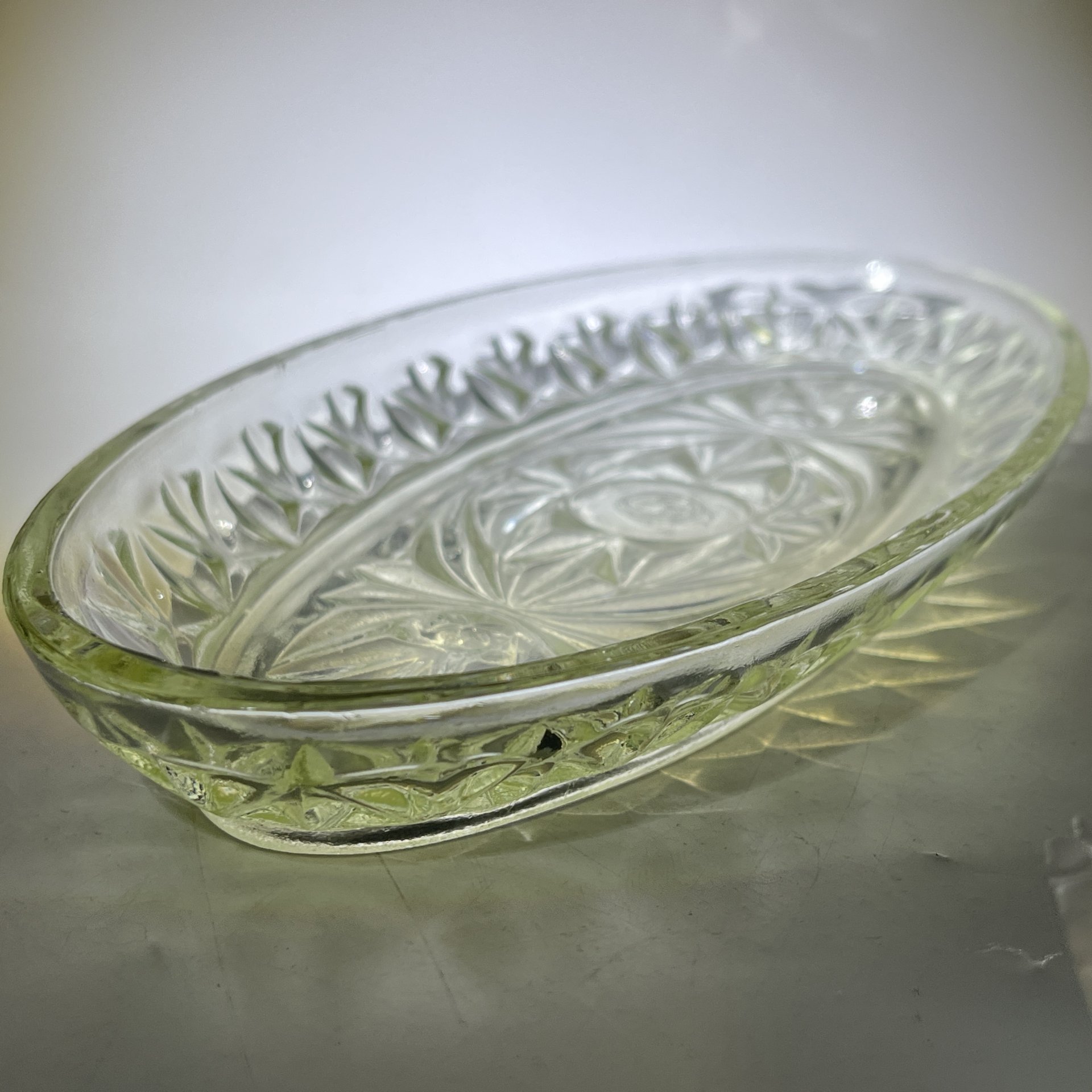 Селедочница овальной формы с геометрическим декором, стекло, пресс, Уршельский стеклозавод имени 10-й годовщины Октября, СССР, 1960-1980 гг.