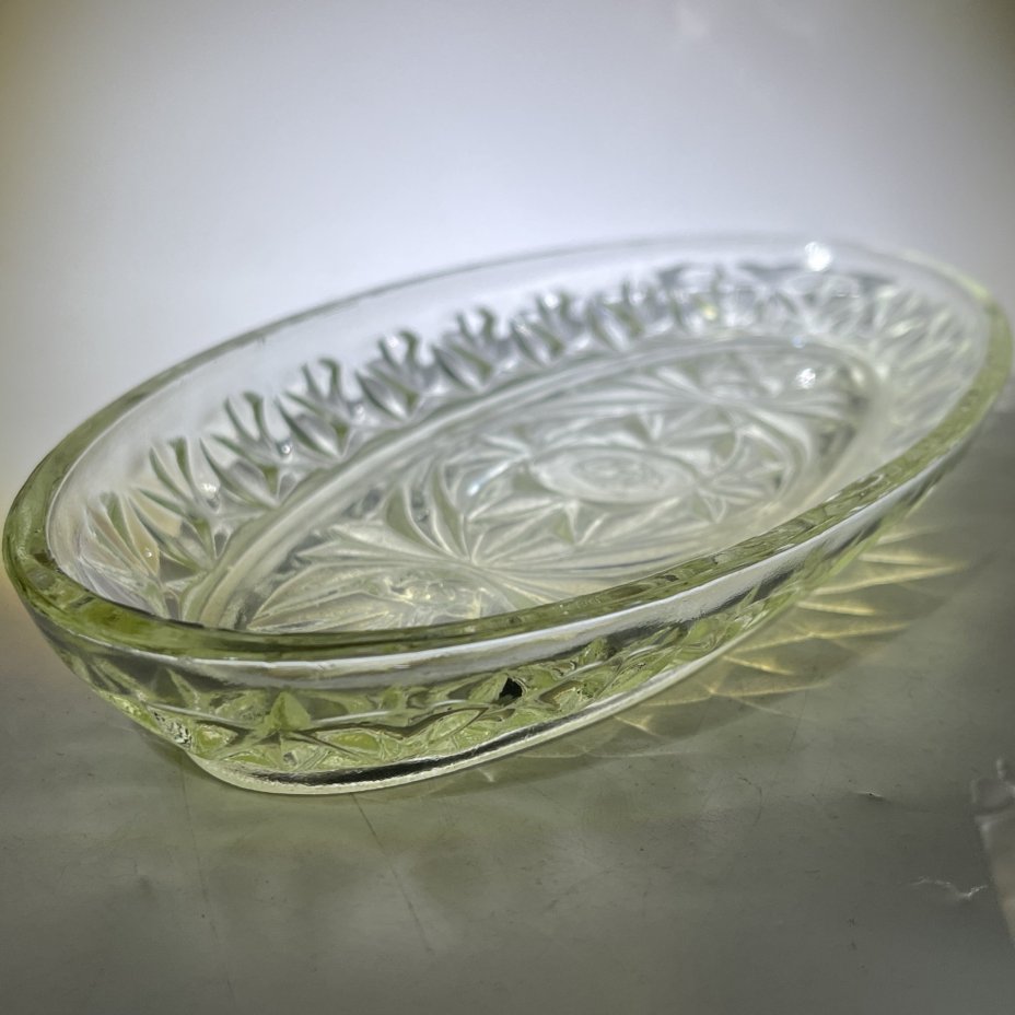 Селедочница овальной формы с геометрическим декором, стекло, пресс, Уршельский стеклозавод имени 10-й годовщины Октября, СССР, 1960-1980 гг.