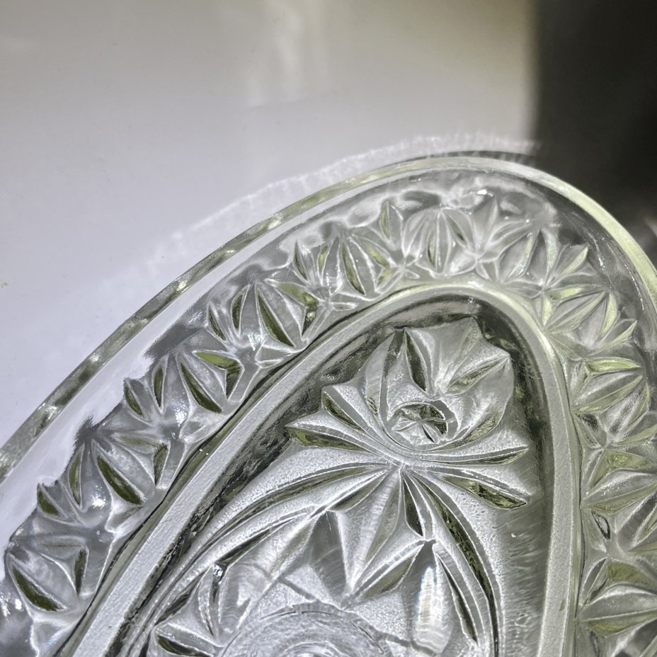 Селедочница овальной формы с геометрическим декором, стекло, пресс, Уршельский стеклозавод имени 10-й годовщины Октября, СССР, 1960-1980 гг.