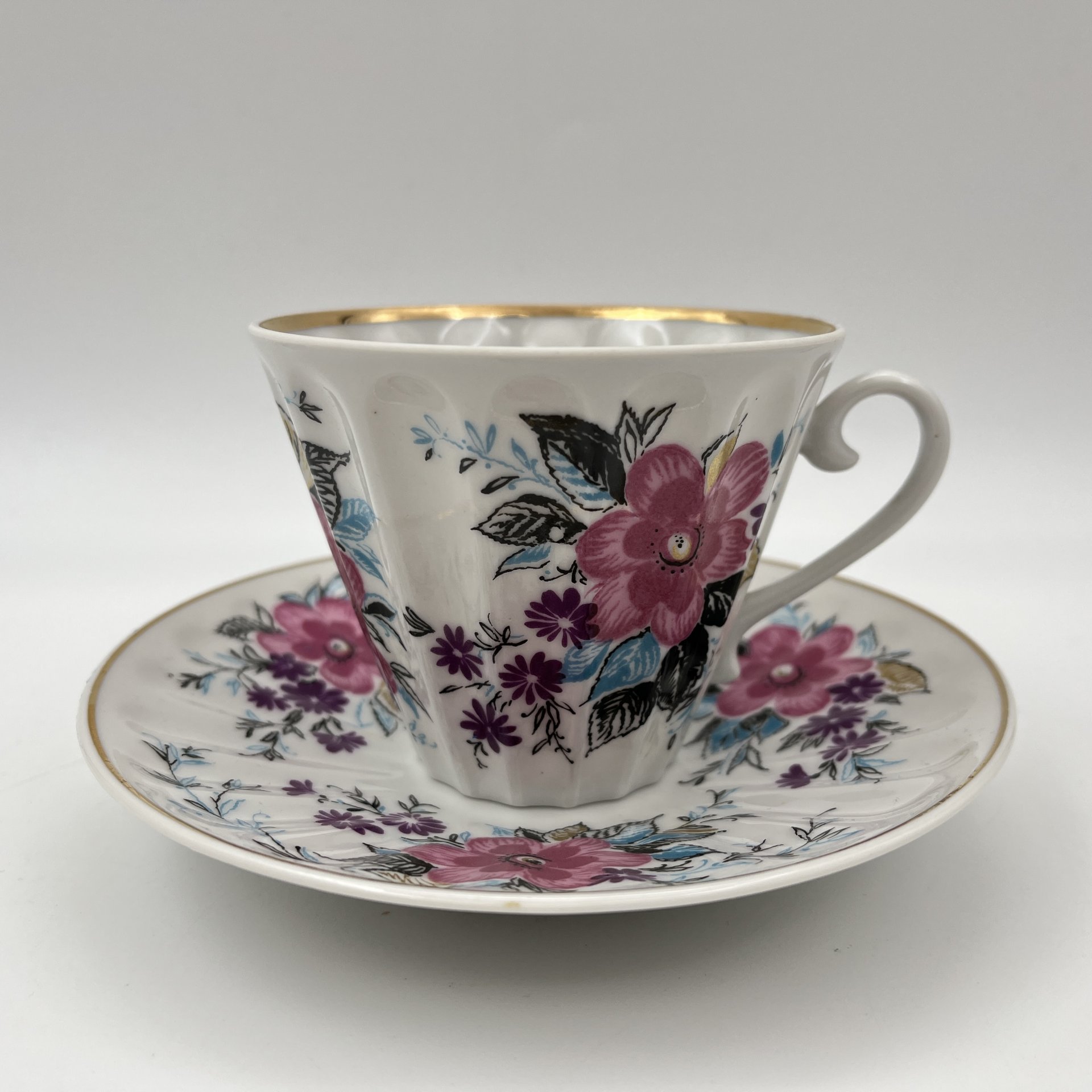 Чайная пара "Март", форма "Лучистая", автор формы Н.П. Славина, автор рисунка А.Н. Семенова