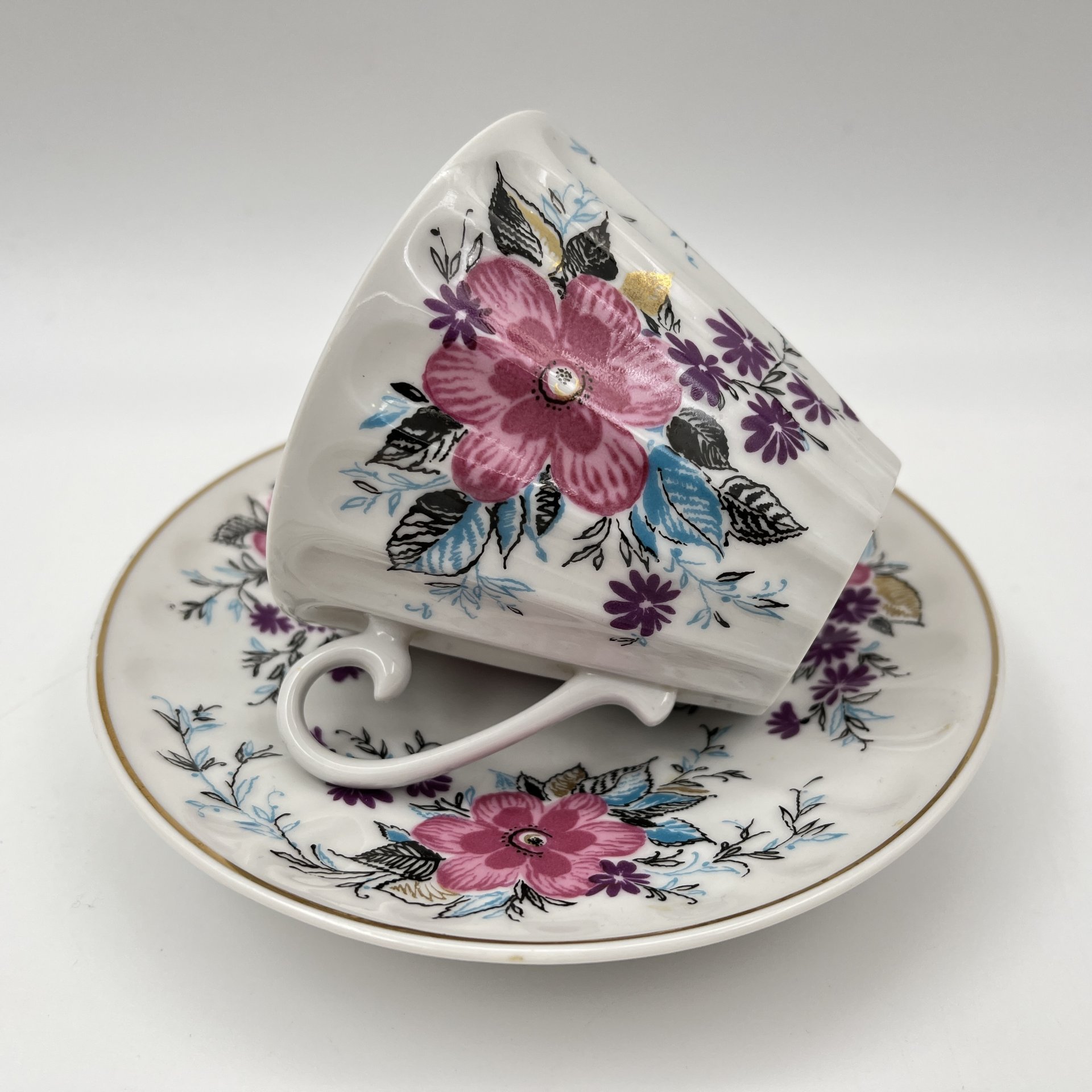 Чайная пара "Март", форма "Лучистая", автор формы Н.П. Славина, автор рисунка А.Н. Семенова