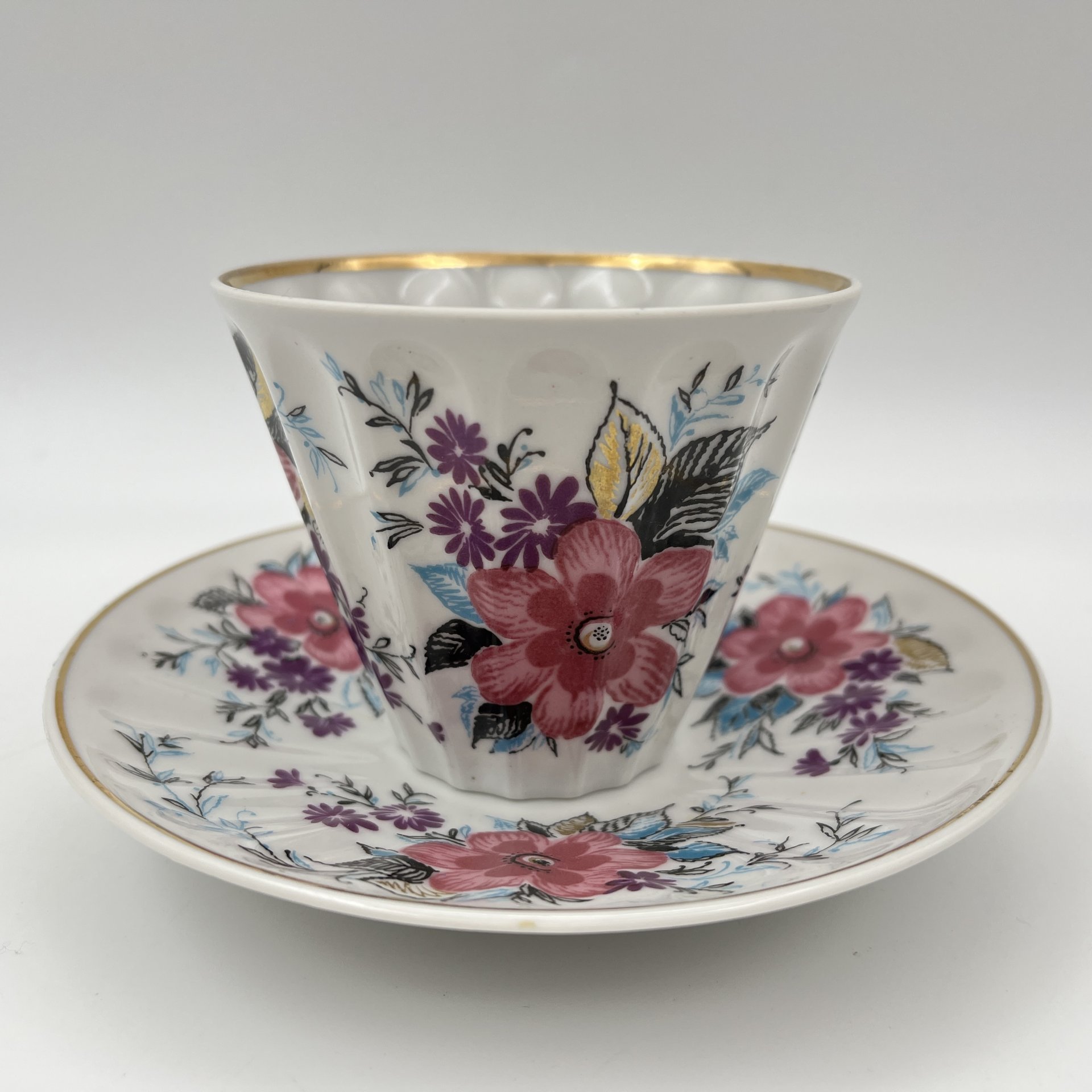 Чайная пара "Март", форма "Лучистая", автор формы Н.П. Славина, автор рисунка А.Н. Семенова