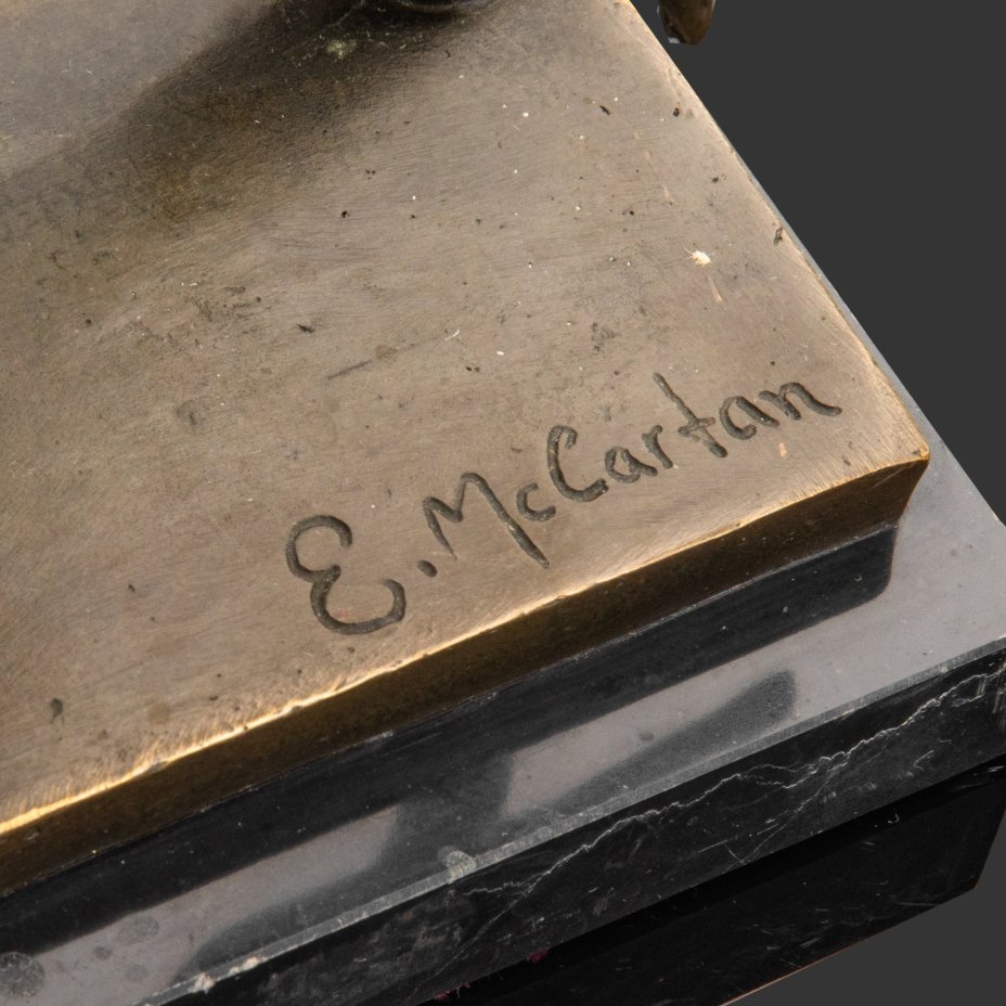 Скульптура "Диана с собакой" по модели Е.McCartan (Едвард Фрэнсис Маккартан), латунь, патинирование, камень (основание), Западная Европа, 1990-2010 гг.