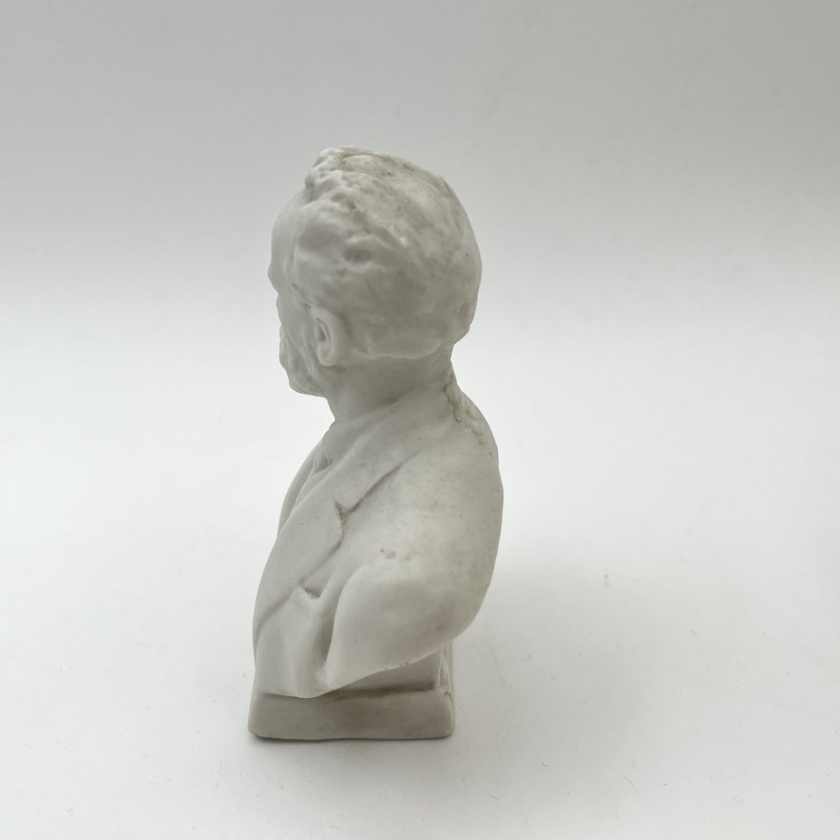 Бюст "П.И. Чайковский", скульптор В.И. Сычёв, бисквит, Ленинградский завод фарфоровых изделий (ЛЗФИ), СССР, 1970-1973 гг.