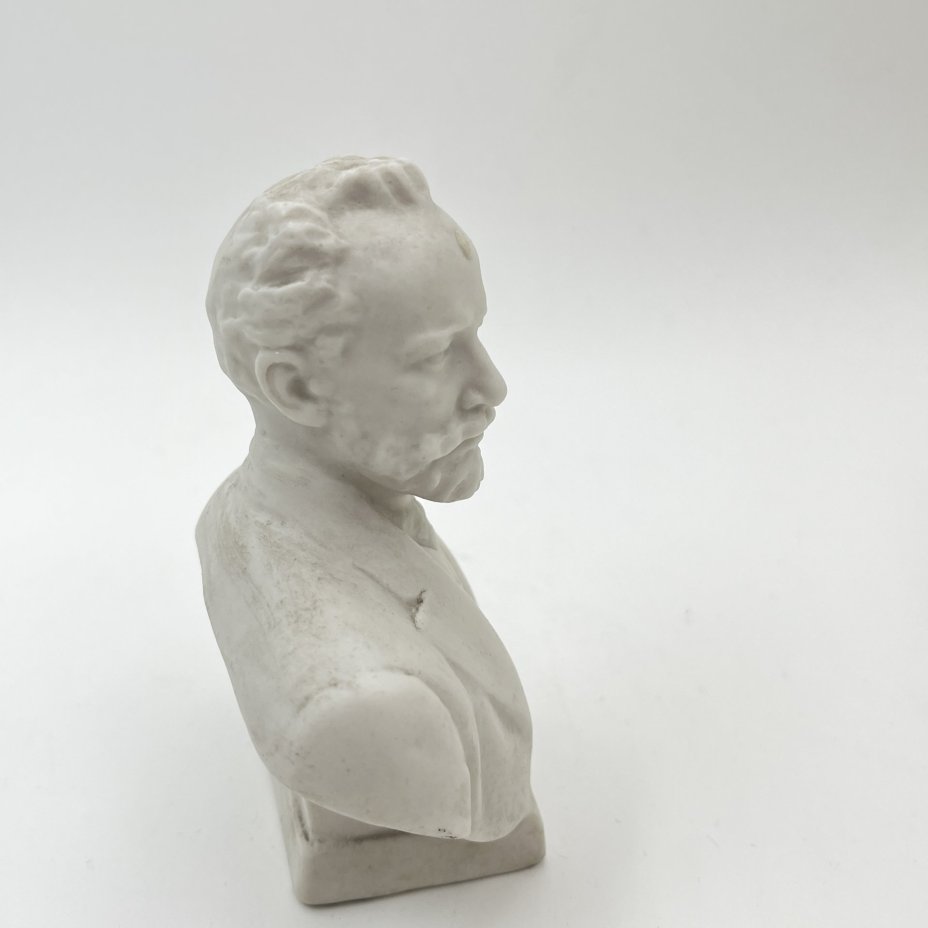 Бюст "П.И. Чайковский", скульптор В.И. Сычёв, бисквит, Ленинградский завод фарфоровых изделий (ЛЗФИ), СССР, 1970-1973 гг.