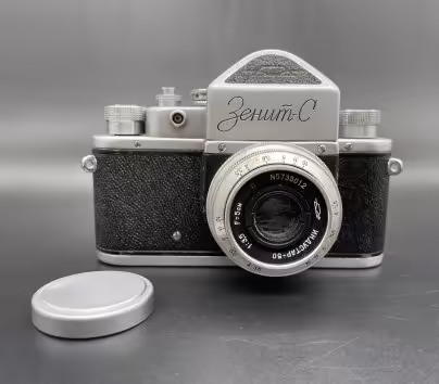 Фотоаппарат "Зенит-С" с объективом "Индустар-50" в оригинальном кофре, Красногорский механический завод (КМЗ)