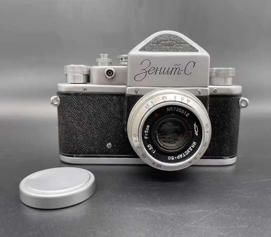 Фотоаппарат "Зенит-С" с объективом "Индустар-50" в оригинальном кофре, Красногорский механический завод (КМЗ)