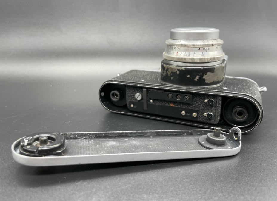 Фотоаппарат "Зенит-С" с объективом "Индустар-50" в оригинальном кофре, Красногорский механический завод (КМЗ)