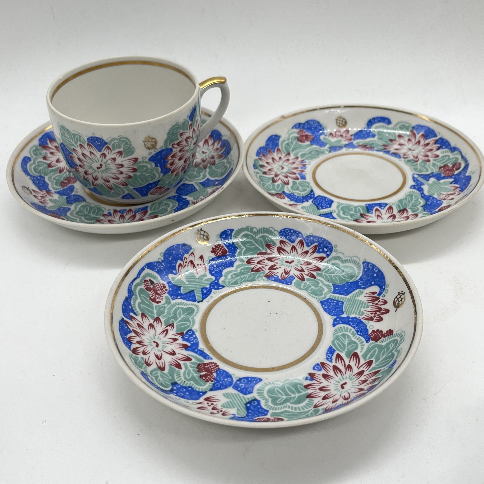 Набор из чайной пары с 2 блюдцами