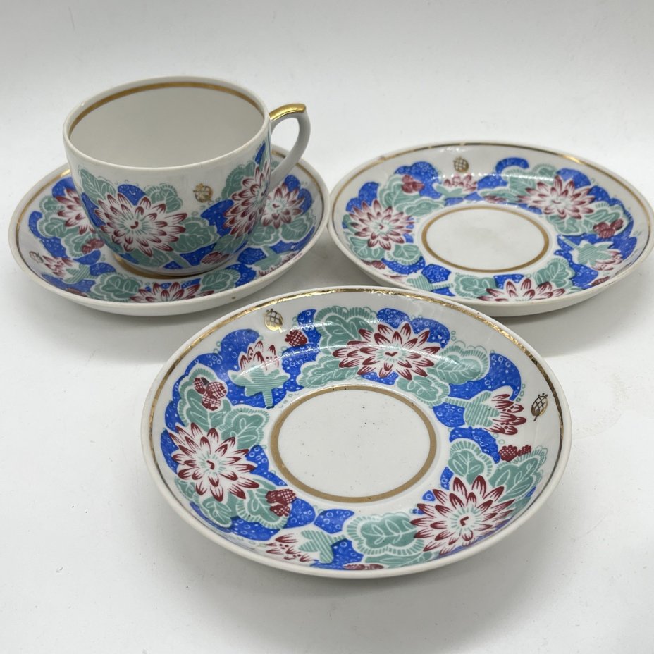 Набор из чайной пары с 2 блюдцами