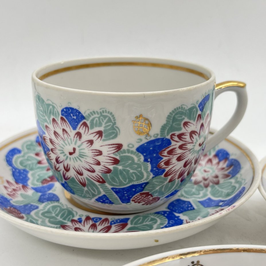 Набор из чайной пары с 2 блюдцами