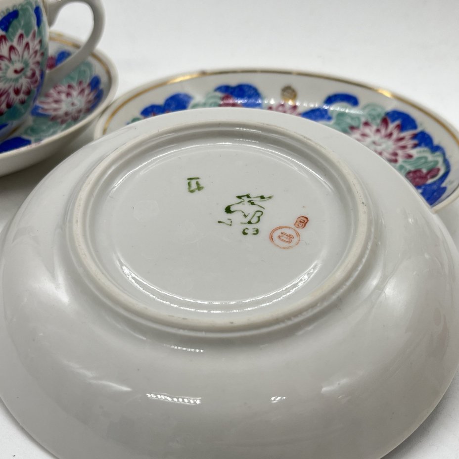 Набор из чайной пары с 2 блюдцами