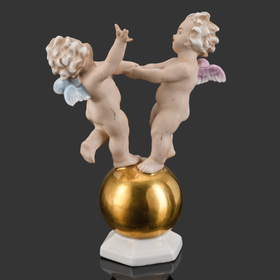 Статуэтка "Путти на шаре", фарфор, роспись, золочение, Carl Scheidig, Gräfenthal, Германия, 1935-1972 гг.