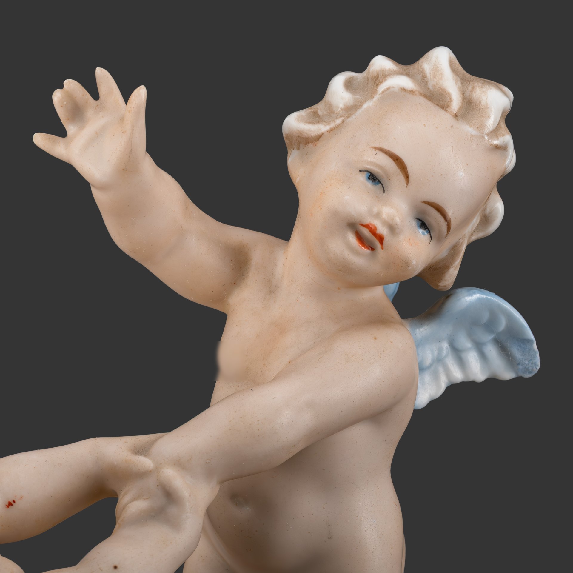 Статуэтка "Путти на шаре", фарфор, роспись, золочение, Carl Scheidig, Gräfenthal, Германия, 1935-1972 гг.