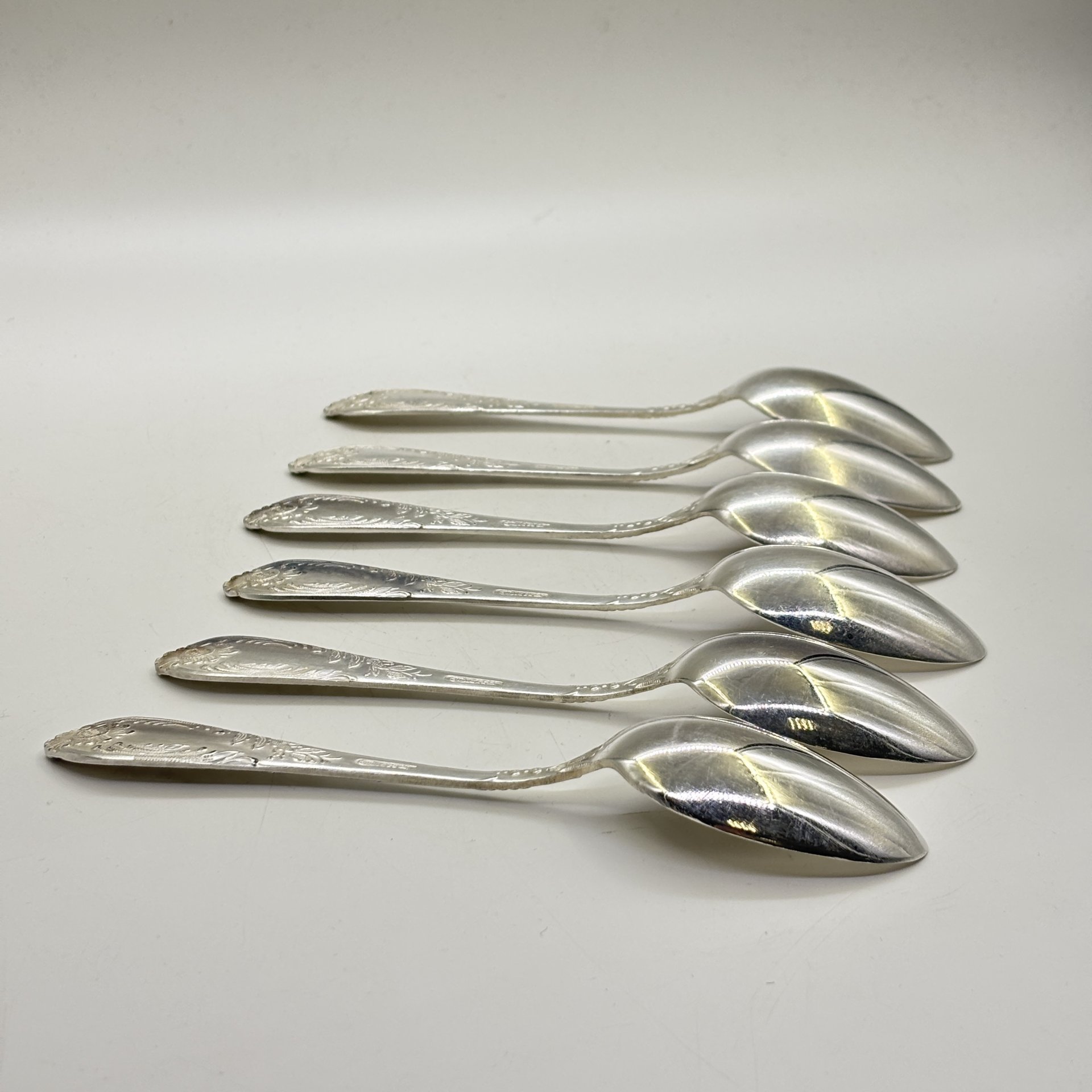Набор из шести столовых ложек с растительным декором, мНЦ (медь-никель-цинк), серебрение, Вольнянский завод столовых приборов им. Шевченко (ЗiШ, ЗиШ), СССР, 1960-1990 гг.