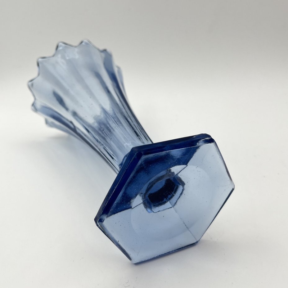 Ваза для цветов голубого оттенка, стекло, пресс, Стеклозавод «Неман», СССР, 1970-1990 гг.