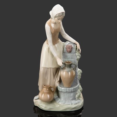 Статуэтка "Девушка у фонтана", скульптор Vicente Martinez, фарфор, роспись, NAO Porcelain, NAO Porcelain