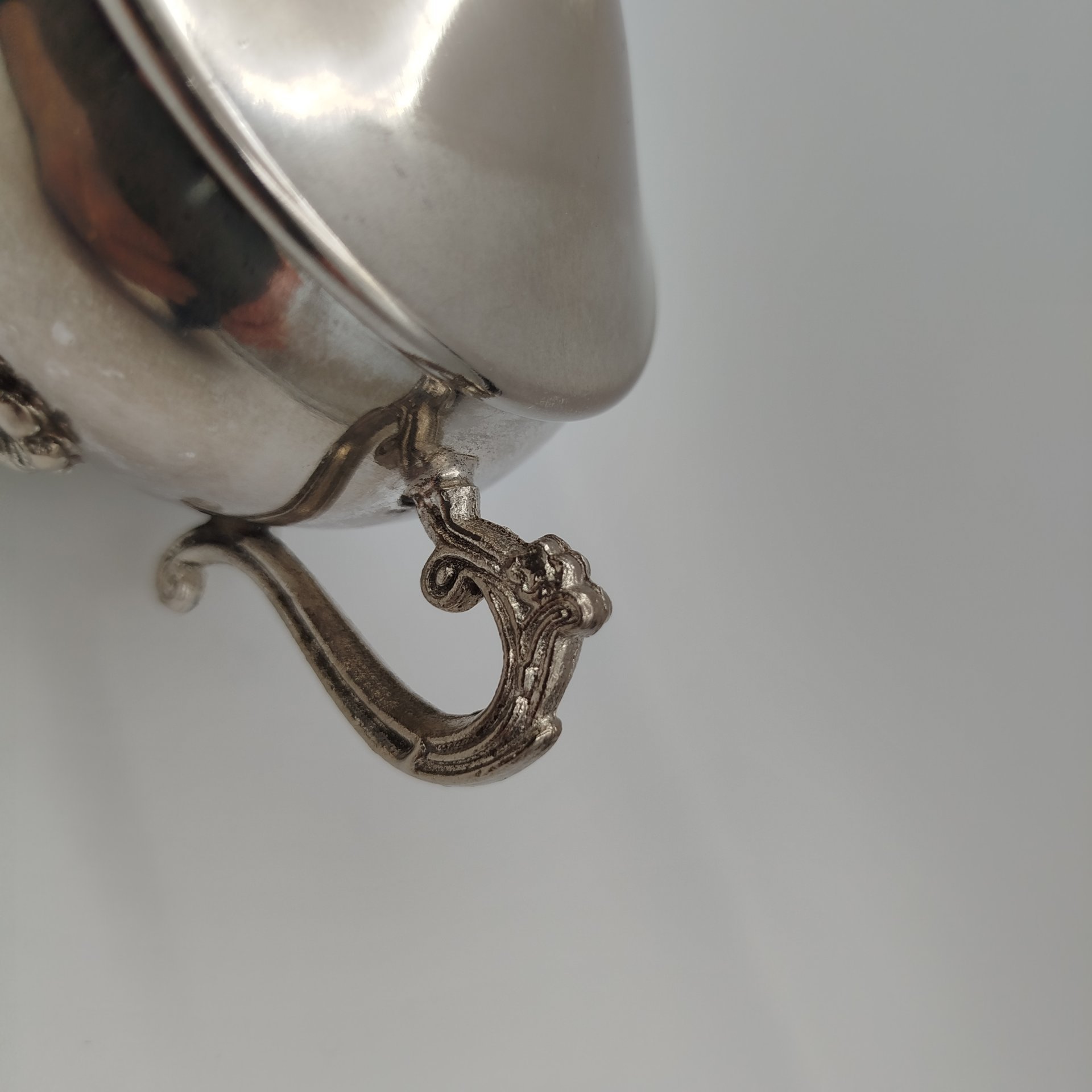 Сахарница округлой формы на фигурных ножках, металл, Европа, 1970-1990 гг.