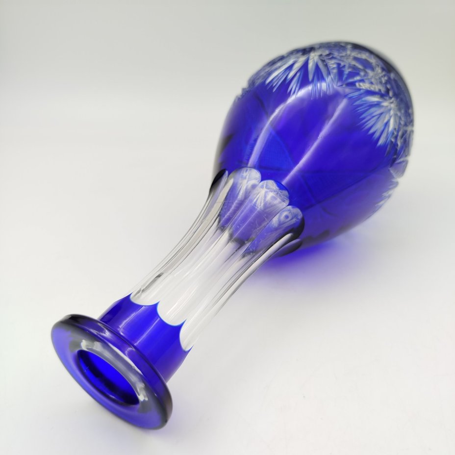 Штоф кобальтового оттенка с рельефным резным декором