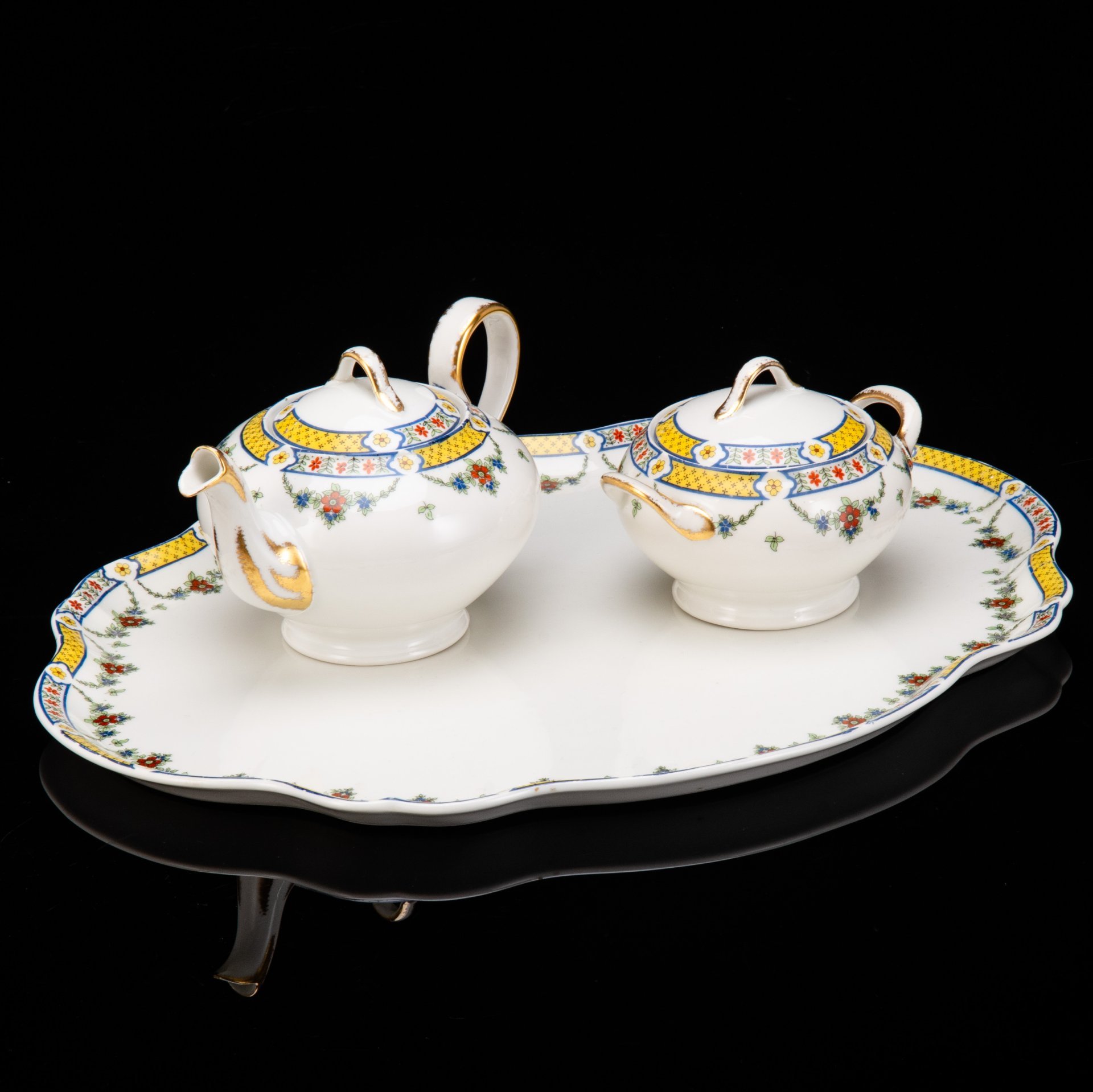 Набор чайный с цветочным декором в стиле Art Deco (3 предмета), Tressemanes & Vogt, Raynaud & Co (для магазина в г. Антверпен), фарфор, деколь, золочение, Limoges, Франция, 1919-1928 гг.