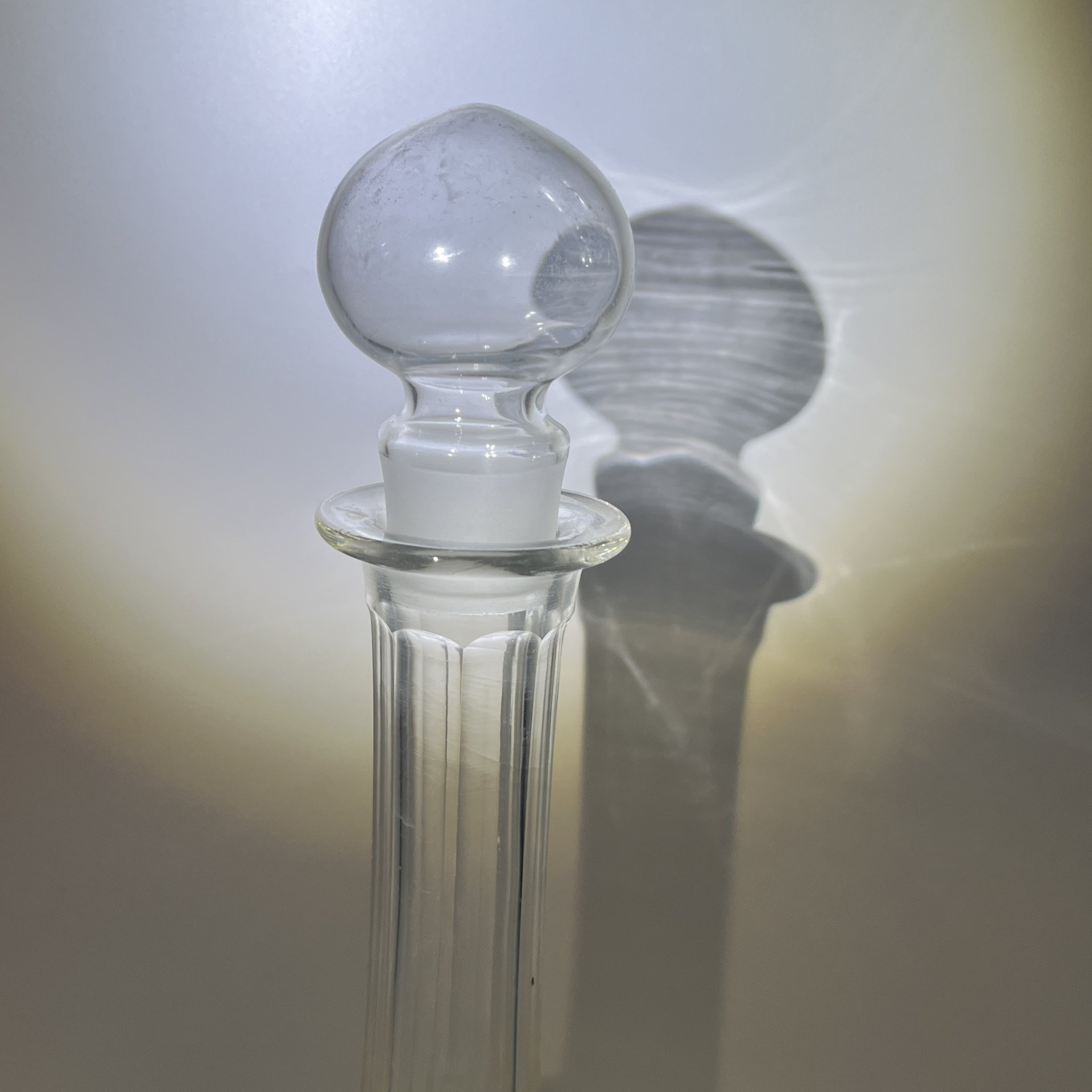 Графин с резным геометрическим декором (крышка подбор), стекло, алмазная грань, СССР, 1970-1990 гг.