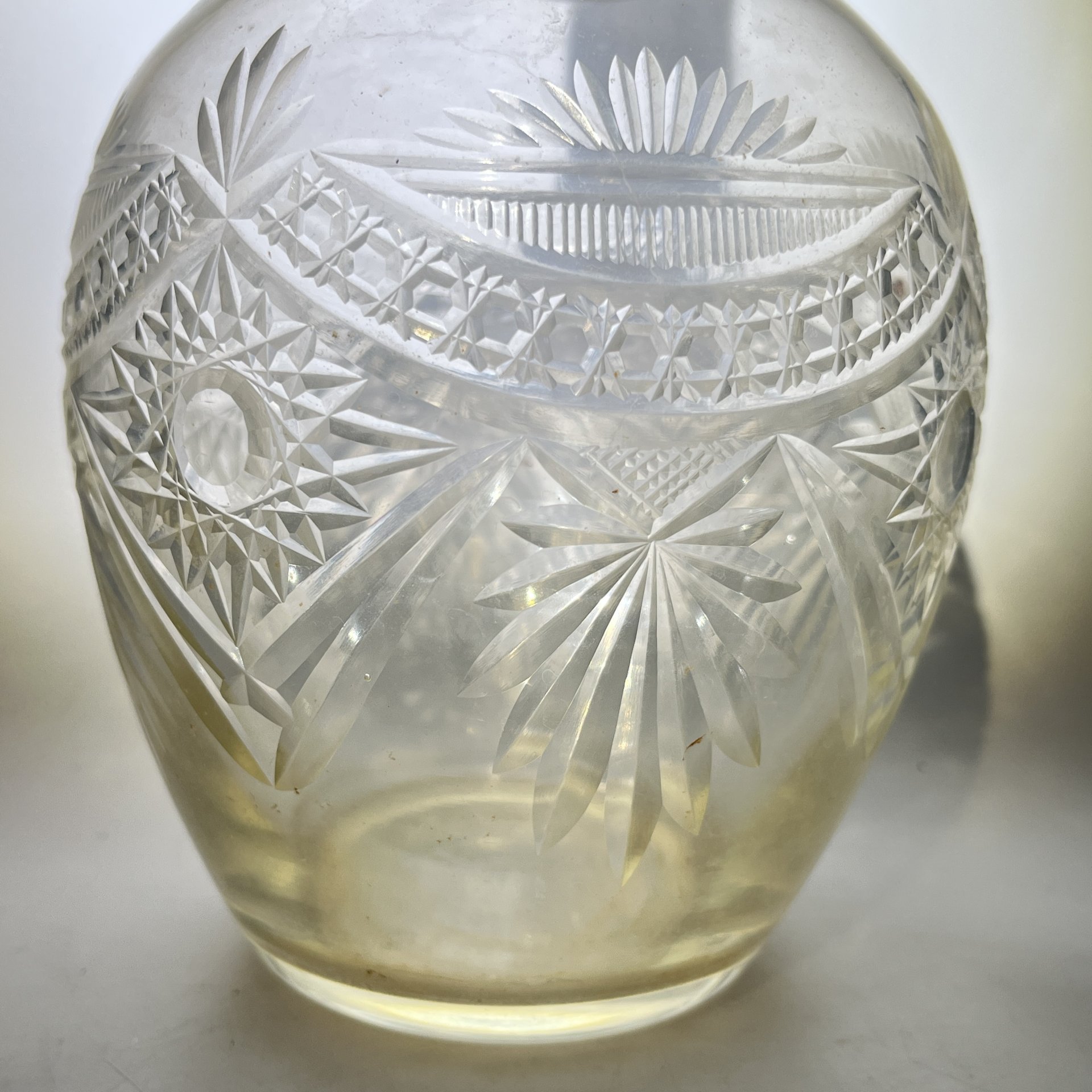 Графин с резным геометрическим декором (крышка подбор), стекло, алмазная грань, СССР, 1970-1990 гг.