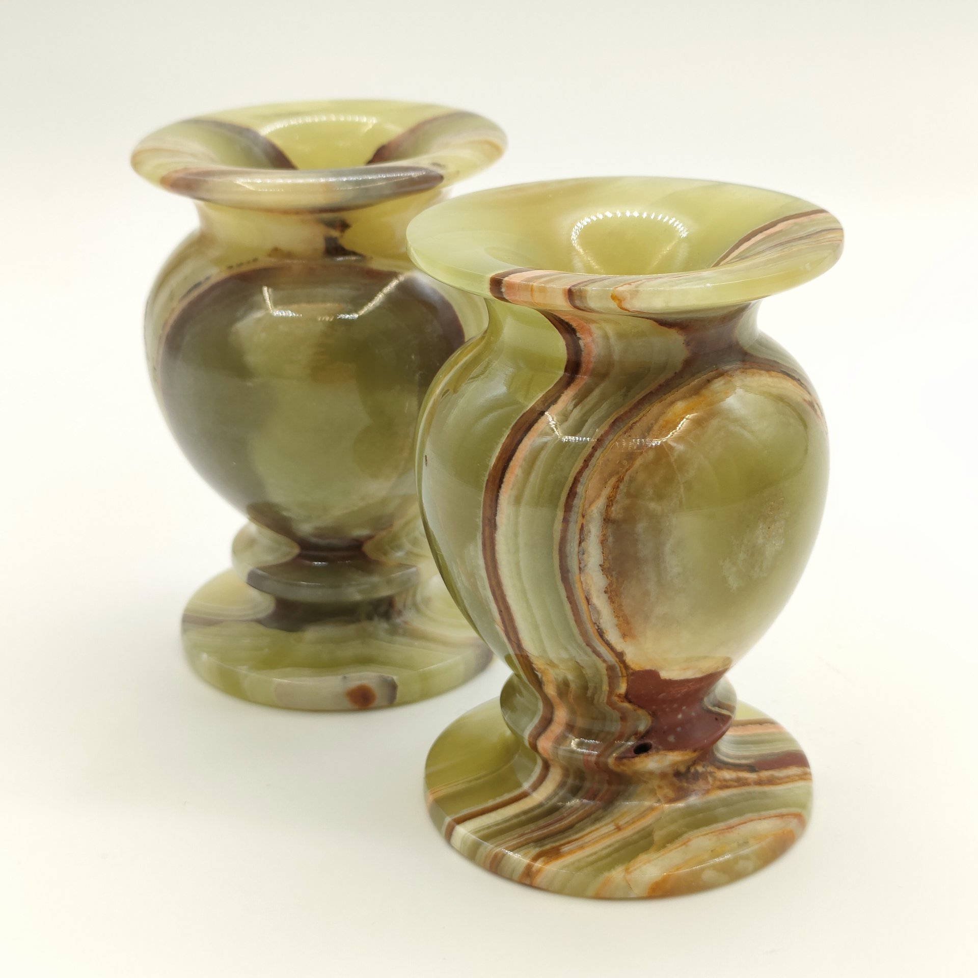 Пара подсвечников (вазочек) зеленовато-коричневого цвета, оникс, резьба, Азия, 2000-2015 гг.