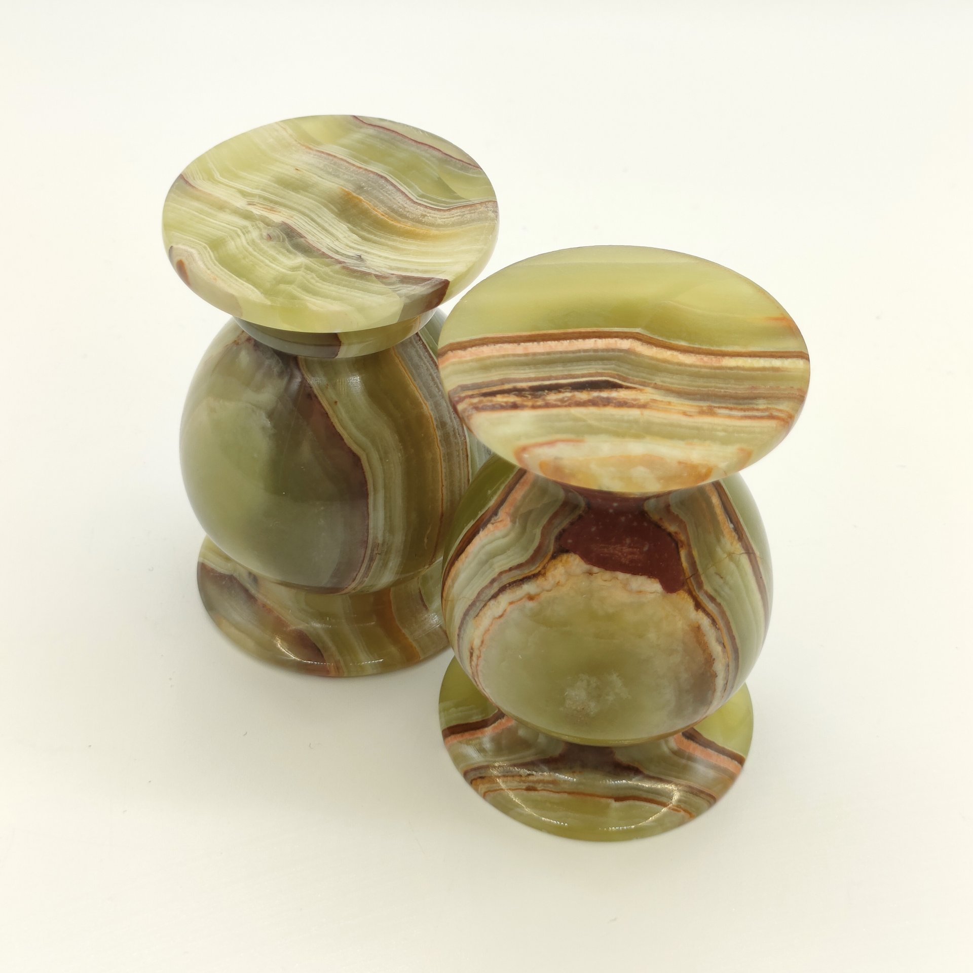 Пара подсвечников (вазочек) зеленовато-коричневого цвета, оникс, резьба, Азия, 2000-2015 гг.
