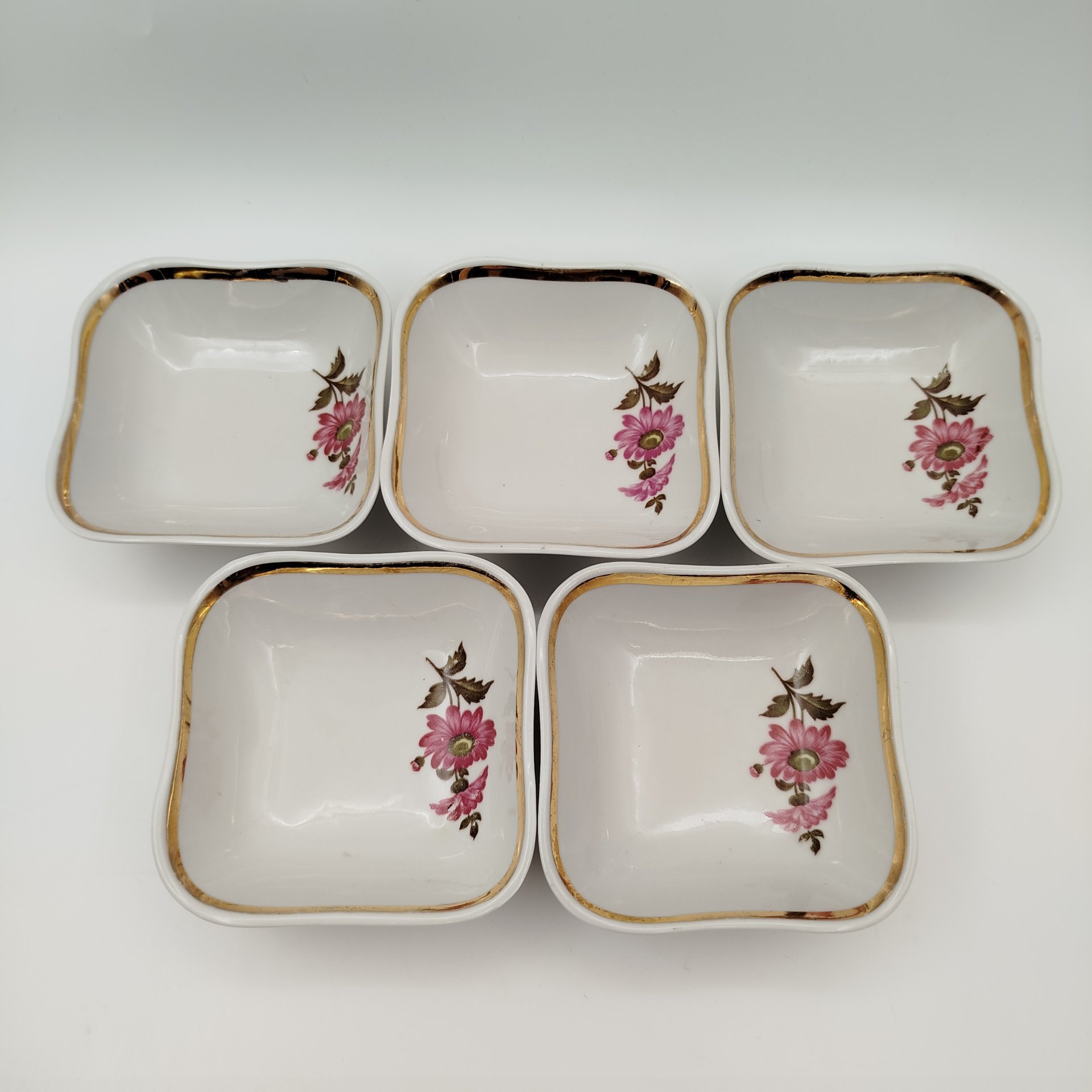 Набор из 5-ти салатников с цветочным декором, фарфор, деколь, золочение, Дулевский фарфоровый завод (Дулёво), СССР, 1988 г.