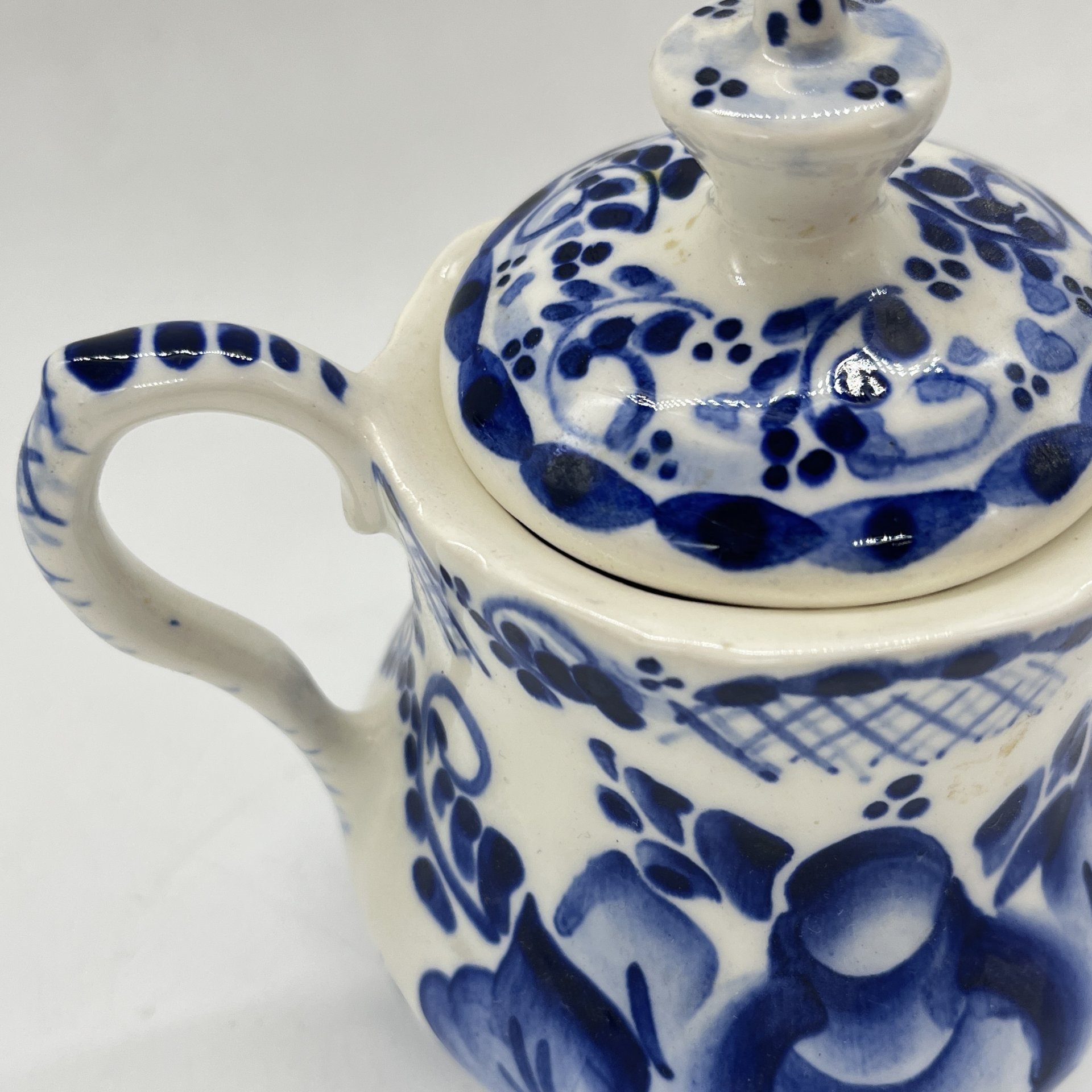 Сахарница с растительным расписным декором, Гжель