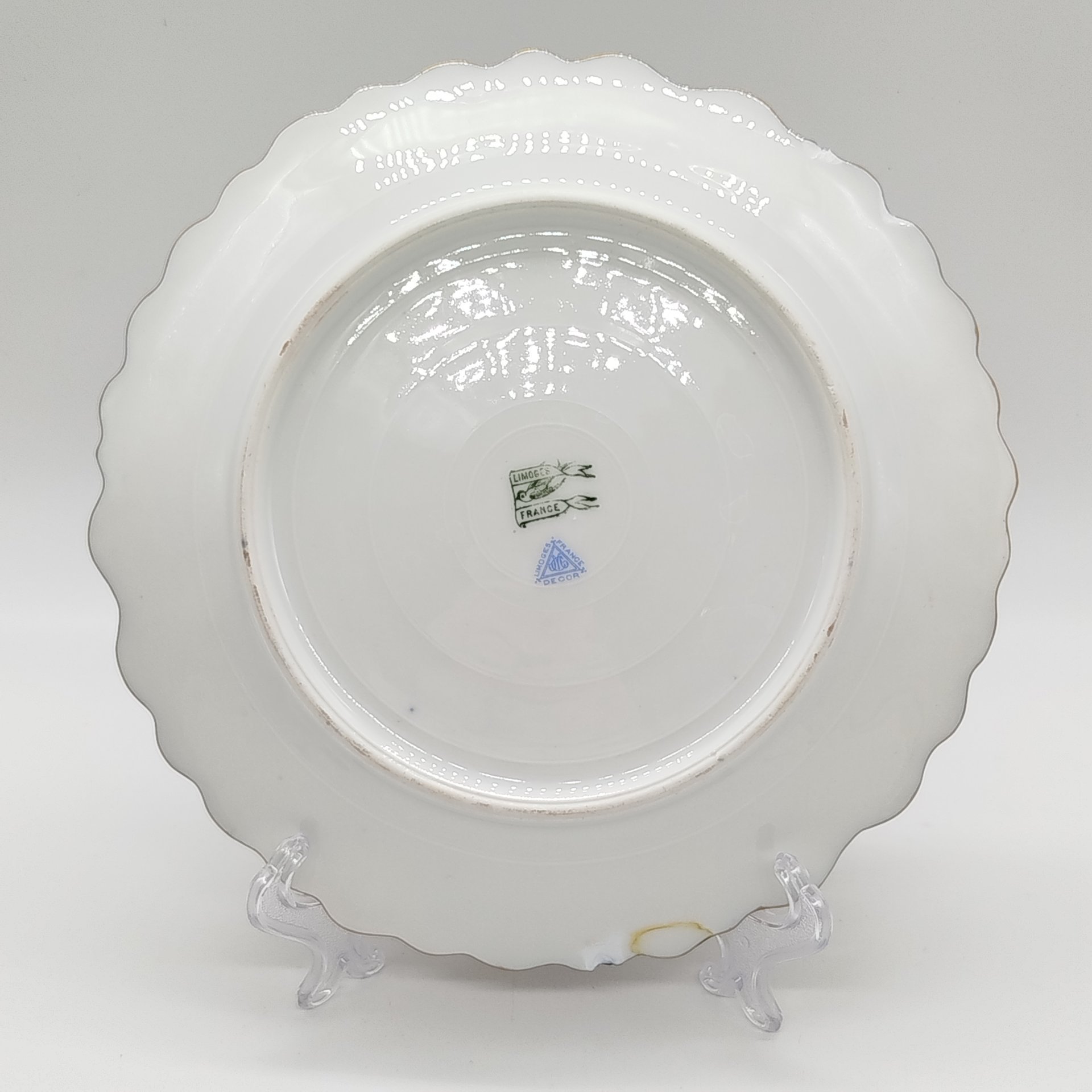 Тарелка, украшенная цветочным декором, Martin Frères, Limoges