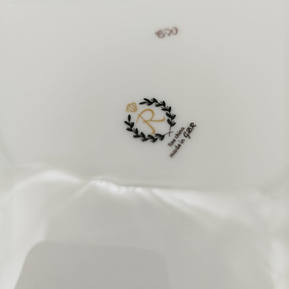 Блюдо сервировочное с растительным узором золотого цвета, фарфор, деколь, золочение, Reichenbach (Райхенбах), ГДР, 1968-1990 гг.