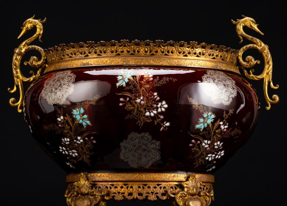 Интерьерное каминное трио для цветочных композиций (две вазы и кашпо), фаянс, латунь, роспись эмалями, крытье, золочение, Boch Freres Keramis, Бельгия, 1900-1920 гг.