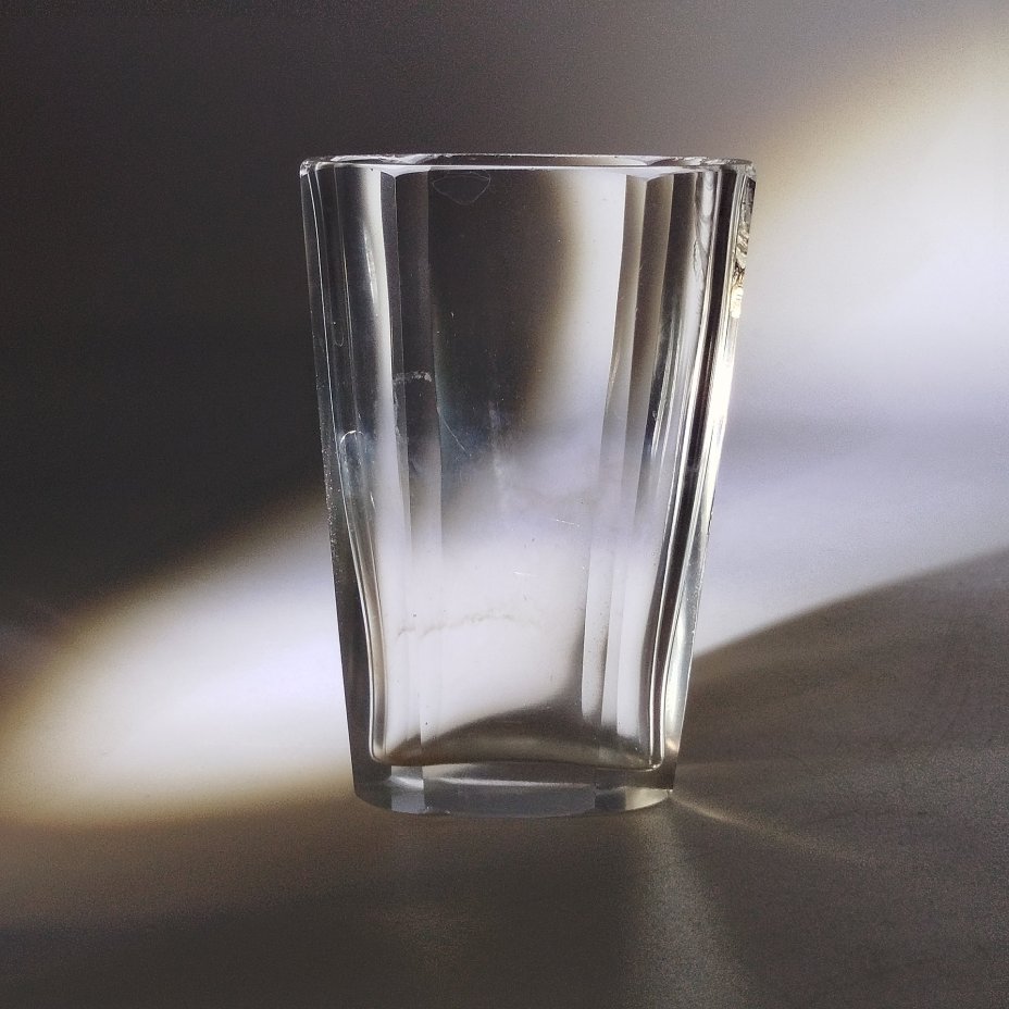 Вазочка уплощенной формы (карандашница)